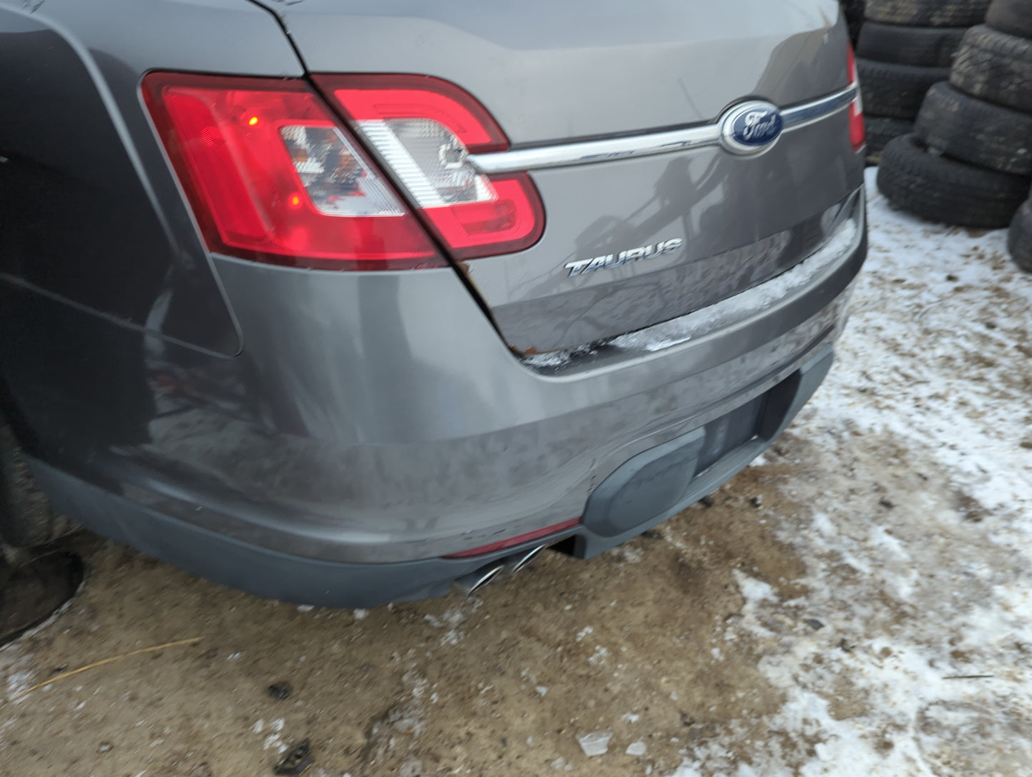 2010-2012 Ford Taurus Rear Bumper Assembly Oem 1310743 - Oemusedautoparts1.com