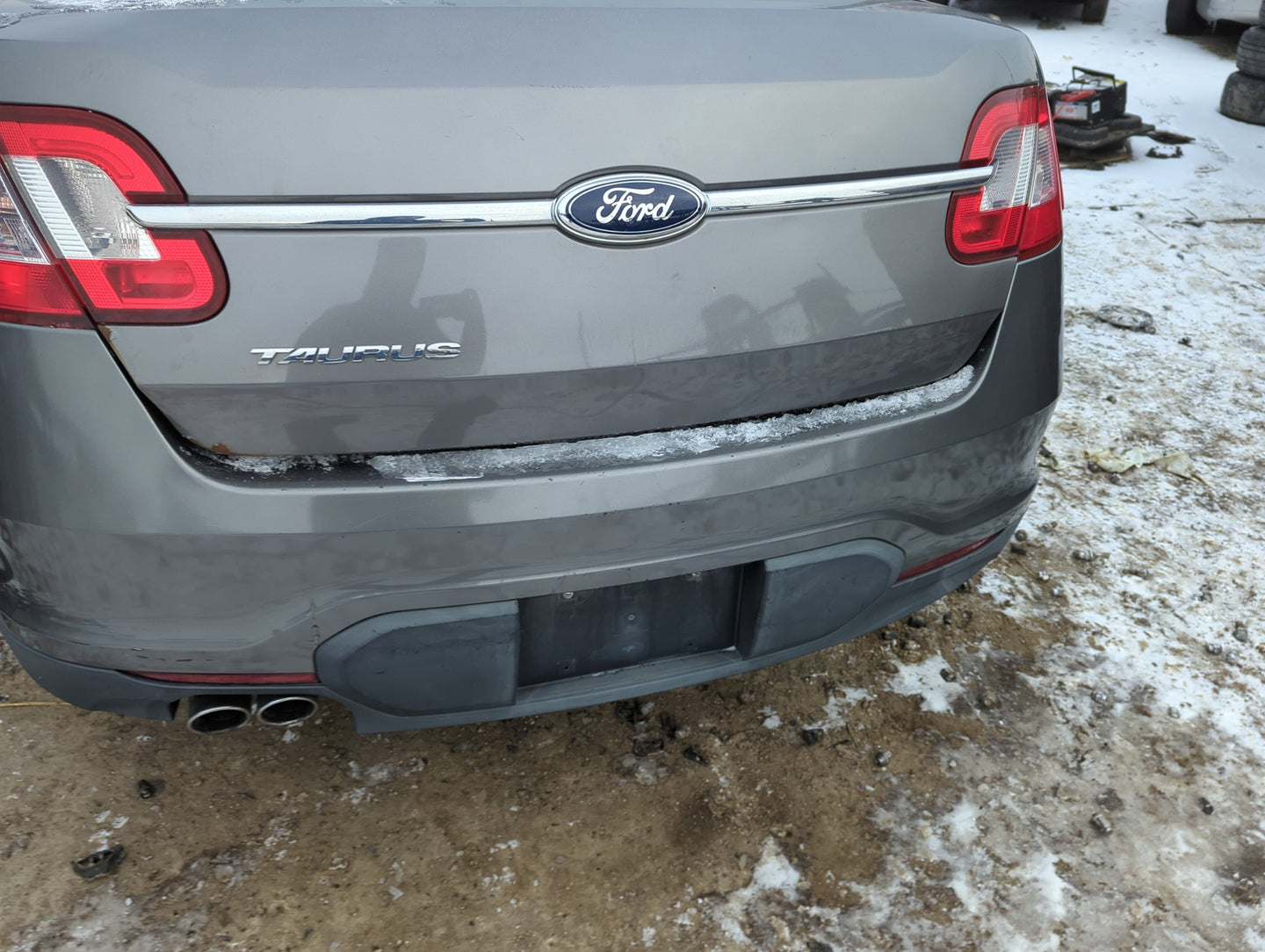 2010-2012 Ford Taurus Rear Bumper Assembly Oem 1310743 - Oemusedautoparts1.com