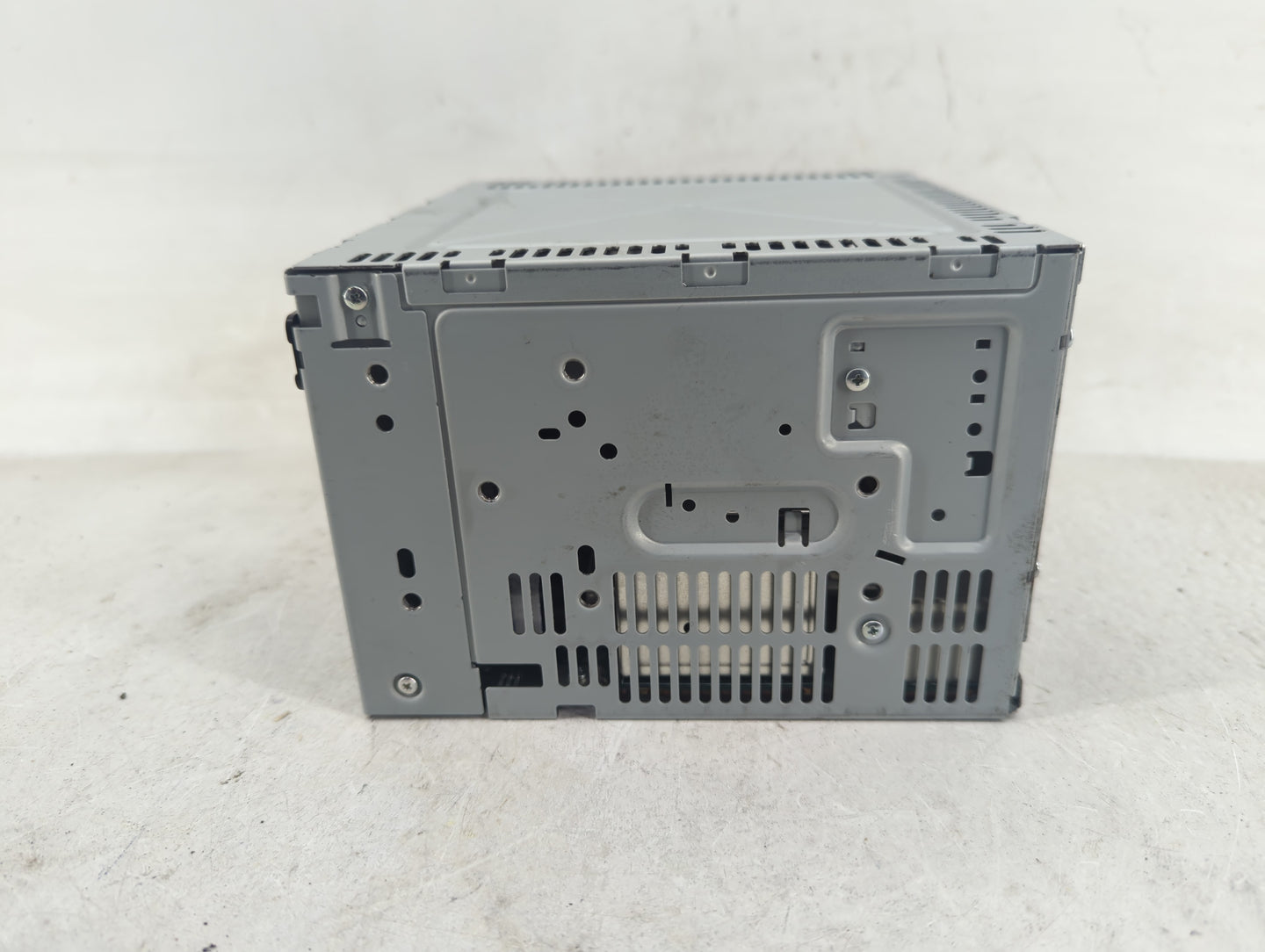 2011-2012 Ford Taurus Radio AM FM Cd Player Receiver Replacement P/N:BG1T-19C107-AA Fits Fits 2011 2012 OEM Used Auto Parts 