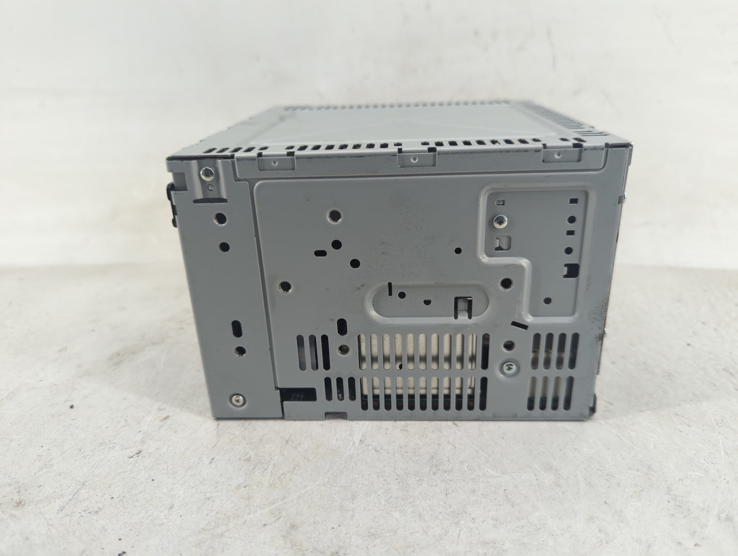 2011-2012 Ford Taurus Radio AM FM Cd Player Receiver Replacement P/N:BG1T-19C107-AA Fits Fits 2011 2012 OEM Used Auto Parts 