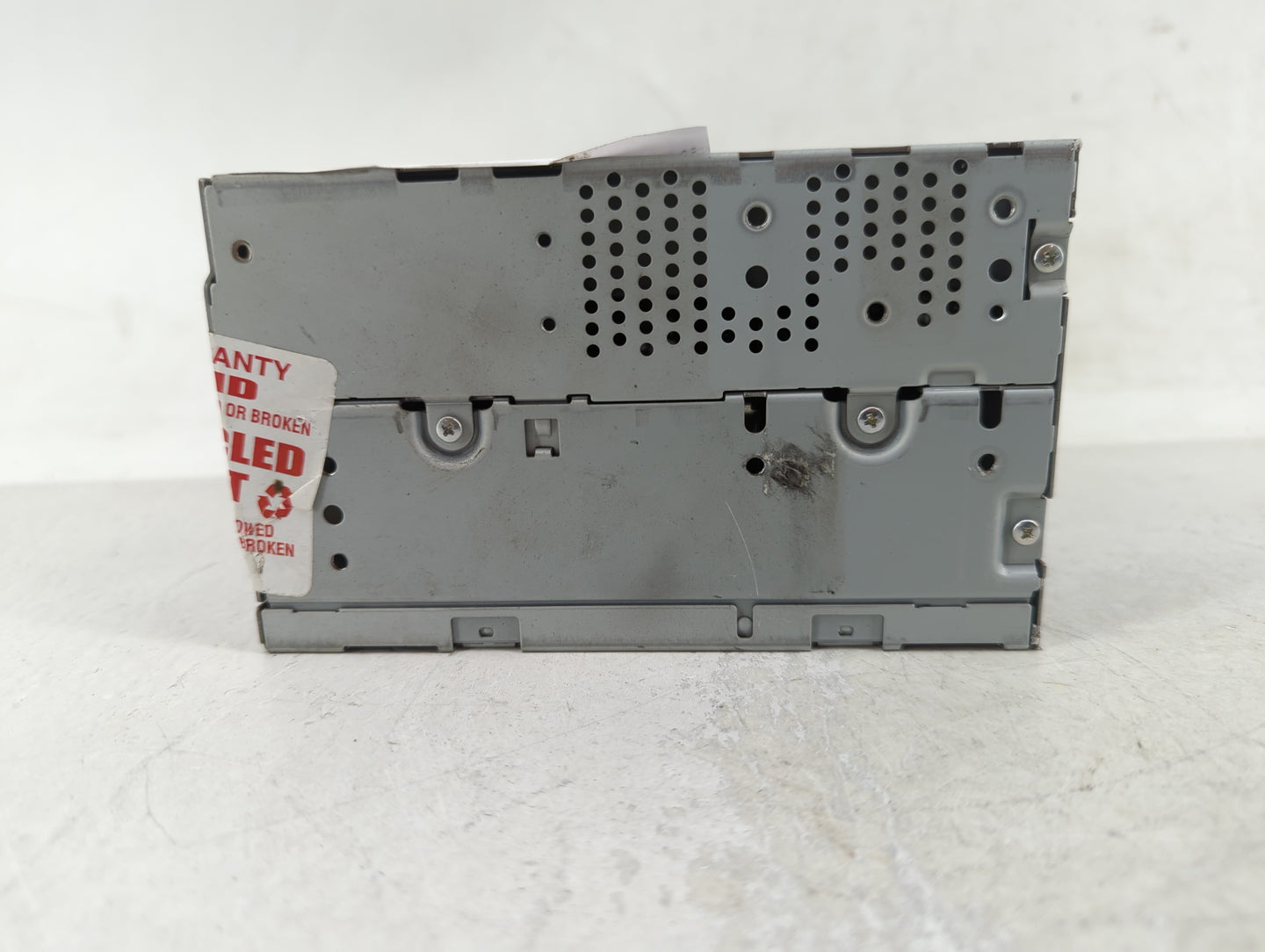2011 Ford Taurus Radio AM FM Cd Player Receiver Replacement P/N:UQW1317 Fits OEM Used Auto Parts - Oemusedautoparts1.com