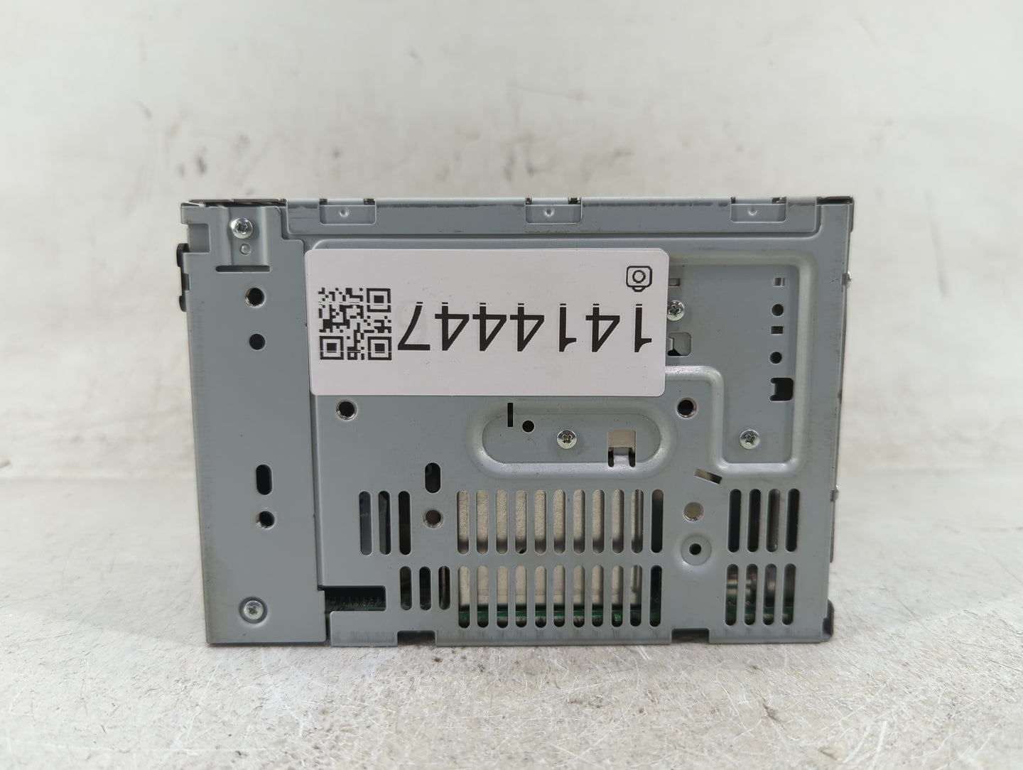 2011-2012 Ford Taurus Radio AM FM Cd Player Receiver Replacement P/N:BG1T-19C157-AA Fits Fits 2011 2012 OEM Used Auto Parts 