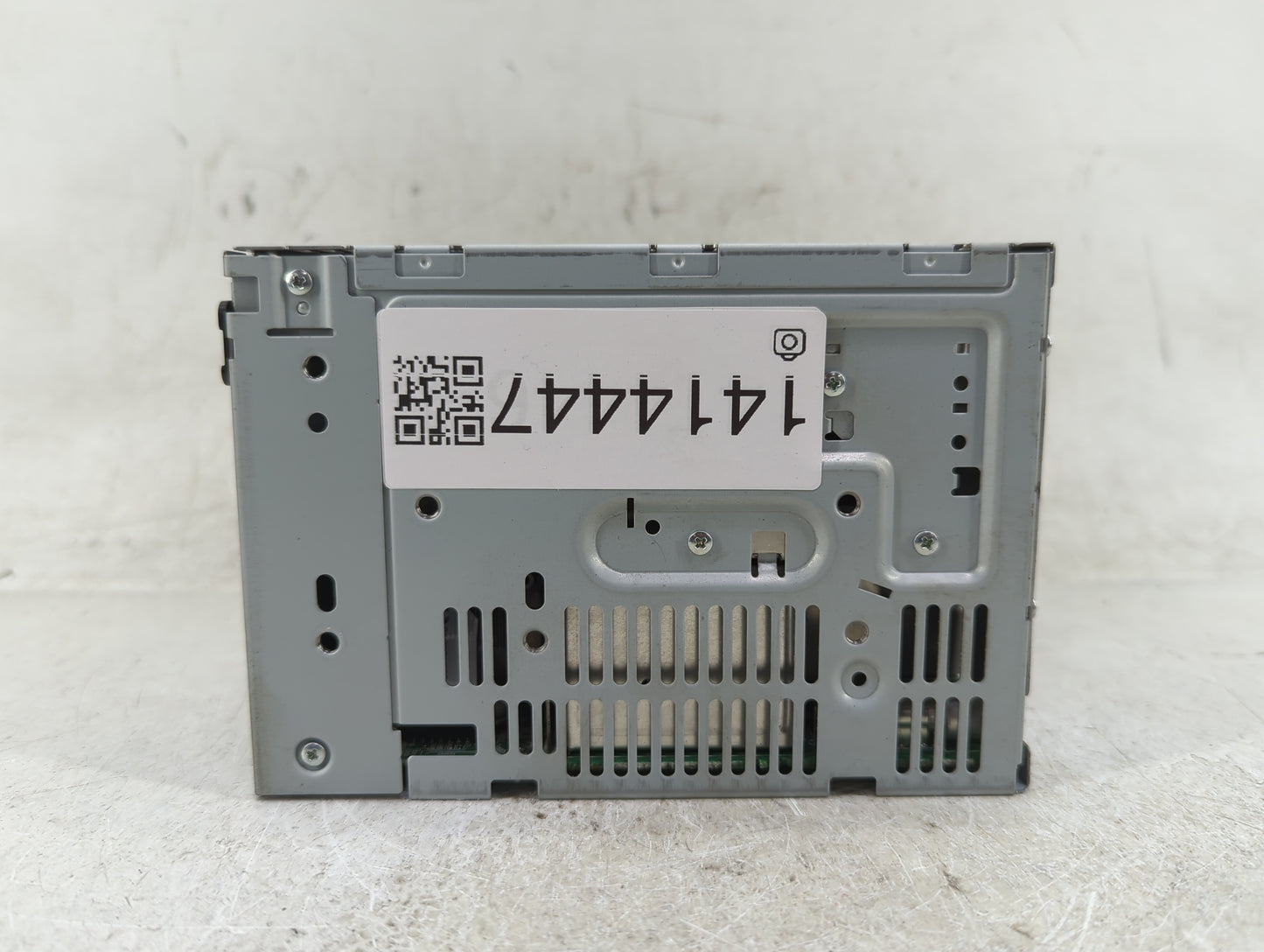 2011-2012 Ford Taurus Radio AM FM Cd Player Receiver Replacement P/N:BG1T-19C157-AA Fits Fits 2011 2012 OEM Used Auto Parts 