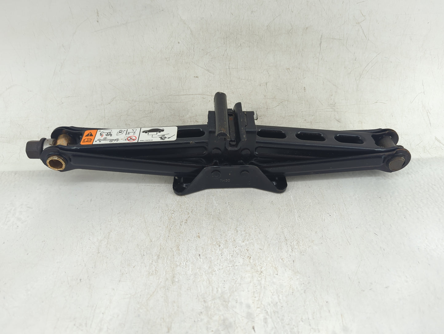 2011 Ford Taurus Spare Scissor Car Jack 1416023 - Oemusedautoparts1.com