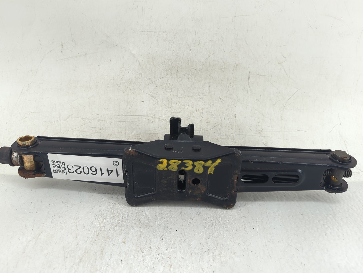 2011 Ford Taurus Spare Scissor Car Jack 1416023 - Oemusedautoparts1.com