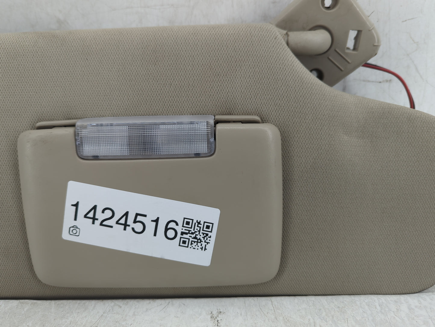 2010-2011 Ford Taurus Sun Visor Shade Replacement Passenger Right Mirror Fits Fits 2010 2011 OEM Used Auto Parts - Oemusedau