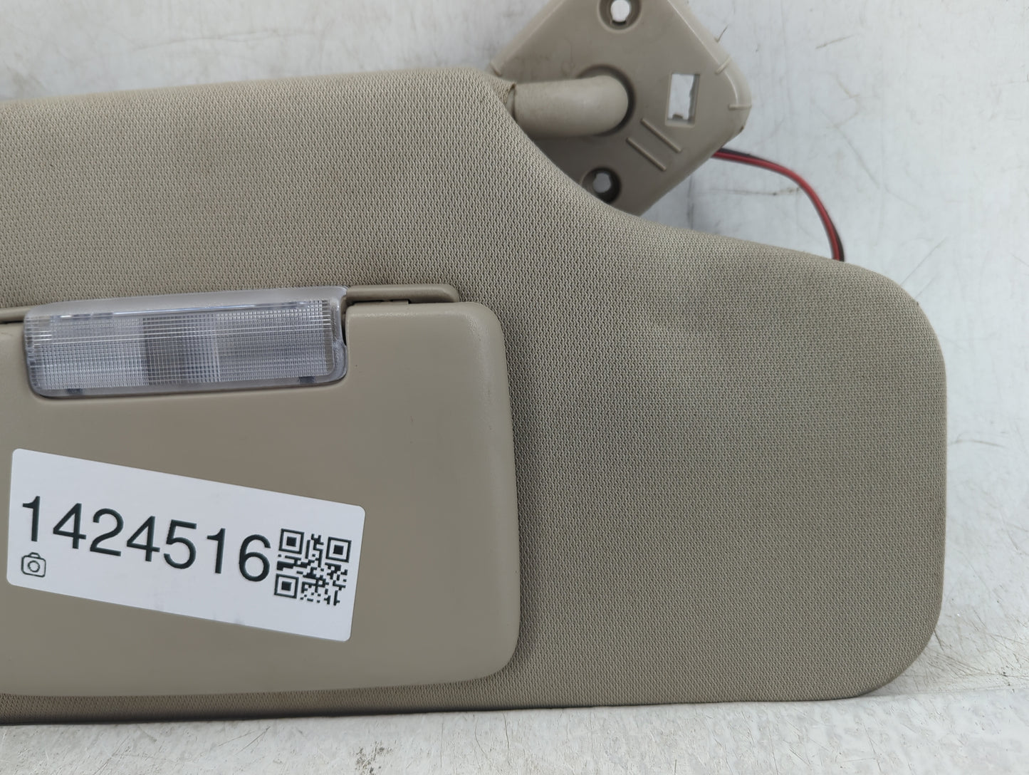 2010-2011 Ford Taurus Sun Visor Shade Replacement Passenger Right Mirror Fits Fits 2010 2011 OEM Used Auto Parts - Oemusedau
