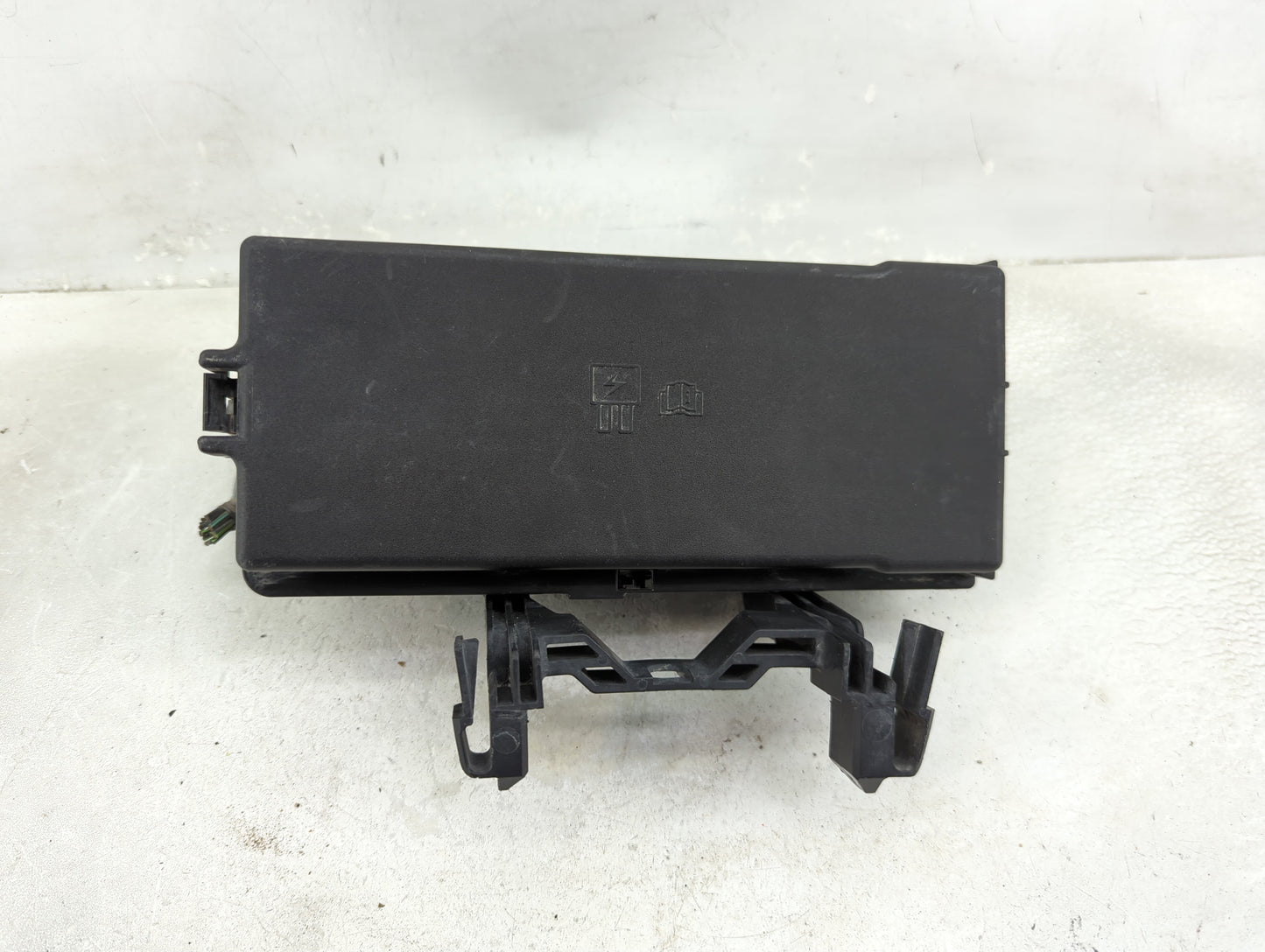 2010-2012 Ford Taurus Fusebox Fuse Box Panel Relay Module P/N:AG1T-14A003-AA Fits Fits 2010 2011 2012 OEM Used Auto Parts - 