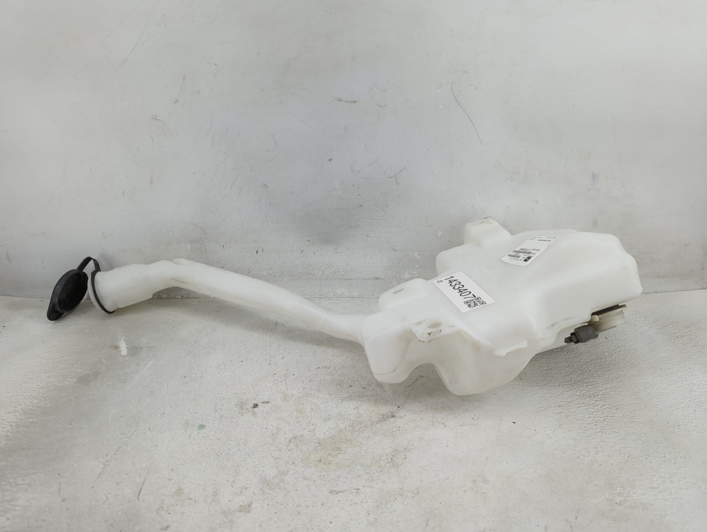 2008-2013 Ford Taurus Windshield Washer Fluid Reservoir Bottle Oem - Oemusedautoparts1.com
