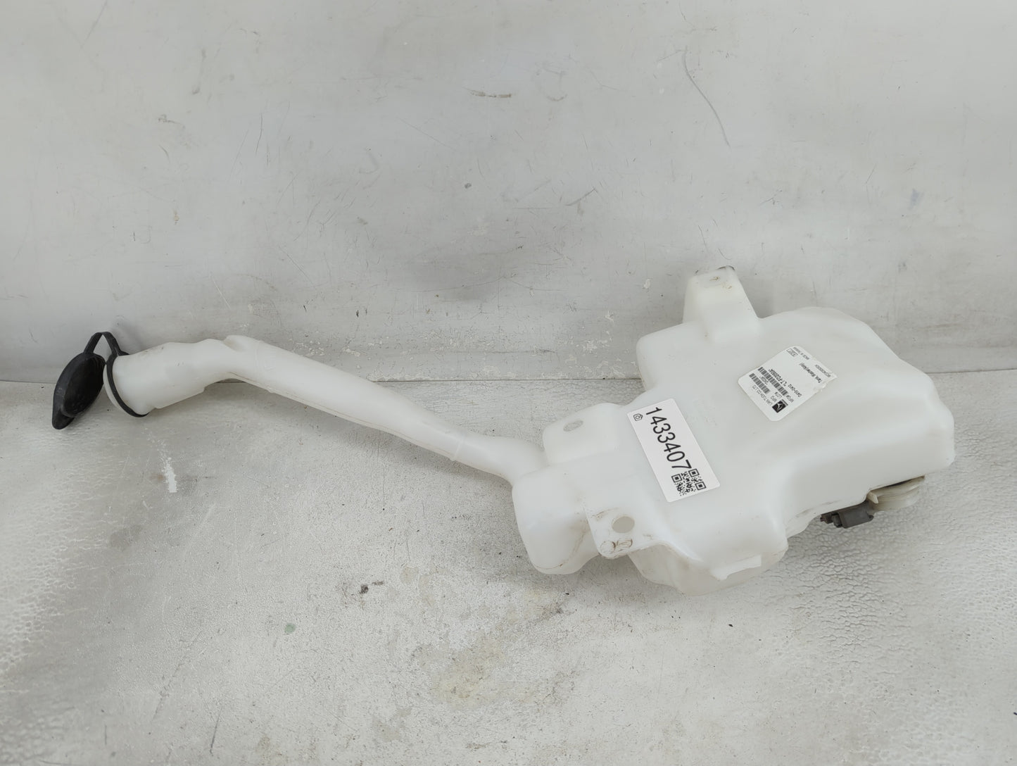 2008-2013 Ford Taurus Windshield Washer Fluid Reservoir Bottle Oem - Oemusedautoparts1.com