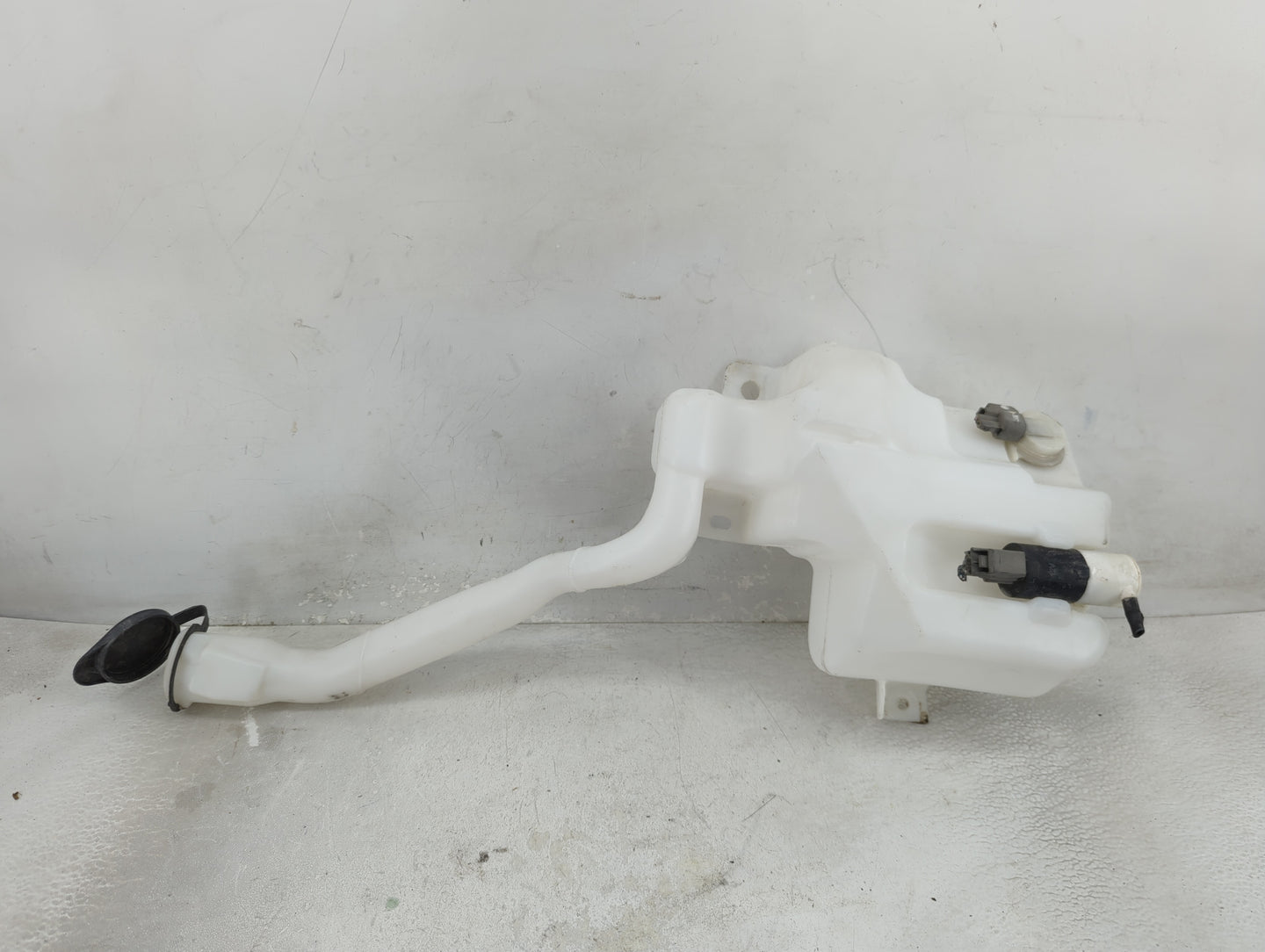2008-2013 Ford Taurus Windshield Washer Fluid Reservoir Bottle Oem - Oemusedautoparts1.com