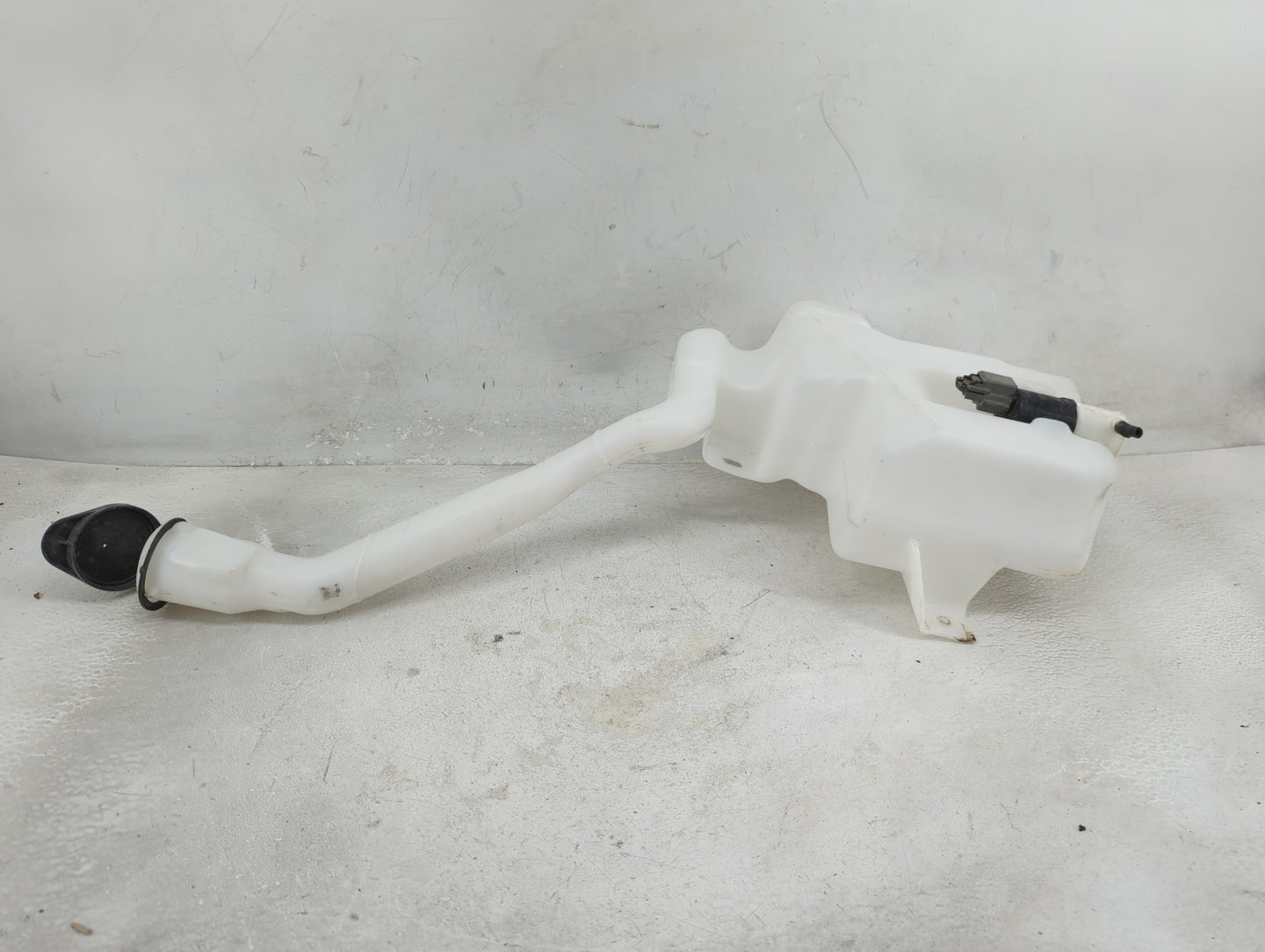 2008-2013 Ford Taurus Windshield Washer Fluid Reservoir Bottle Oem - Oemusedautoparts1.com