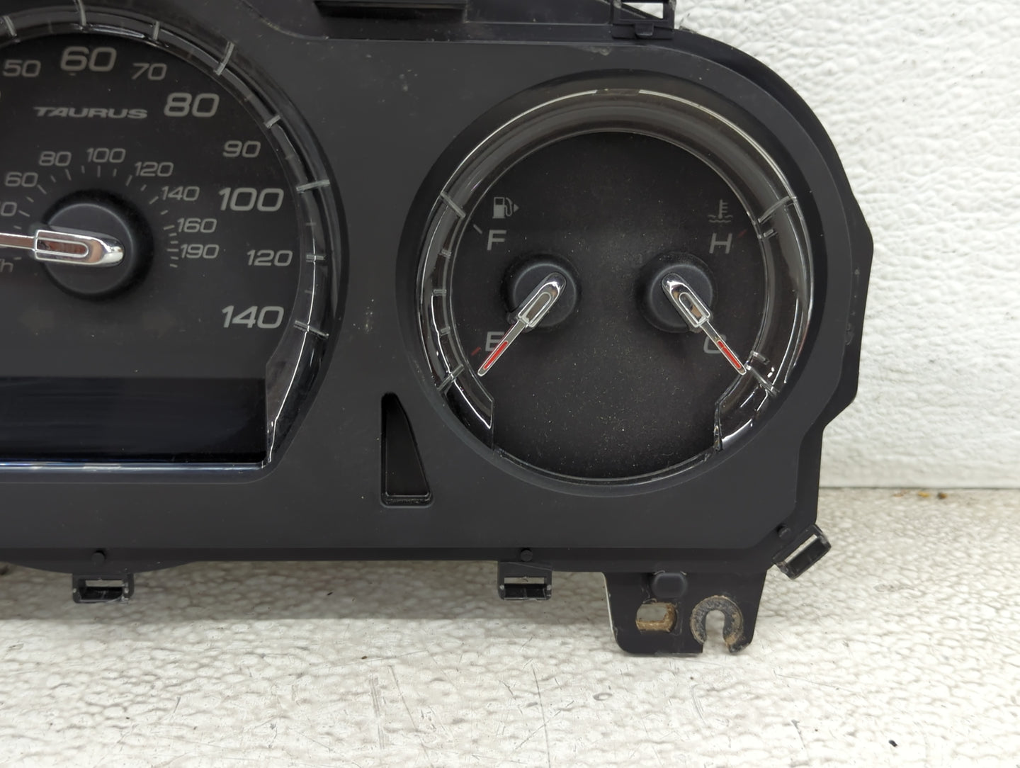 2011-2012 Ford Taurus Instrument Cluster Speedometer Gauges P/N:BG1T-10849-AF Miles: Fits Fits 2011 2012 OEM Used Auto Parts
