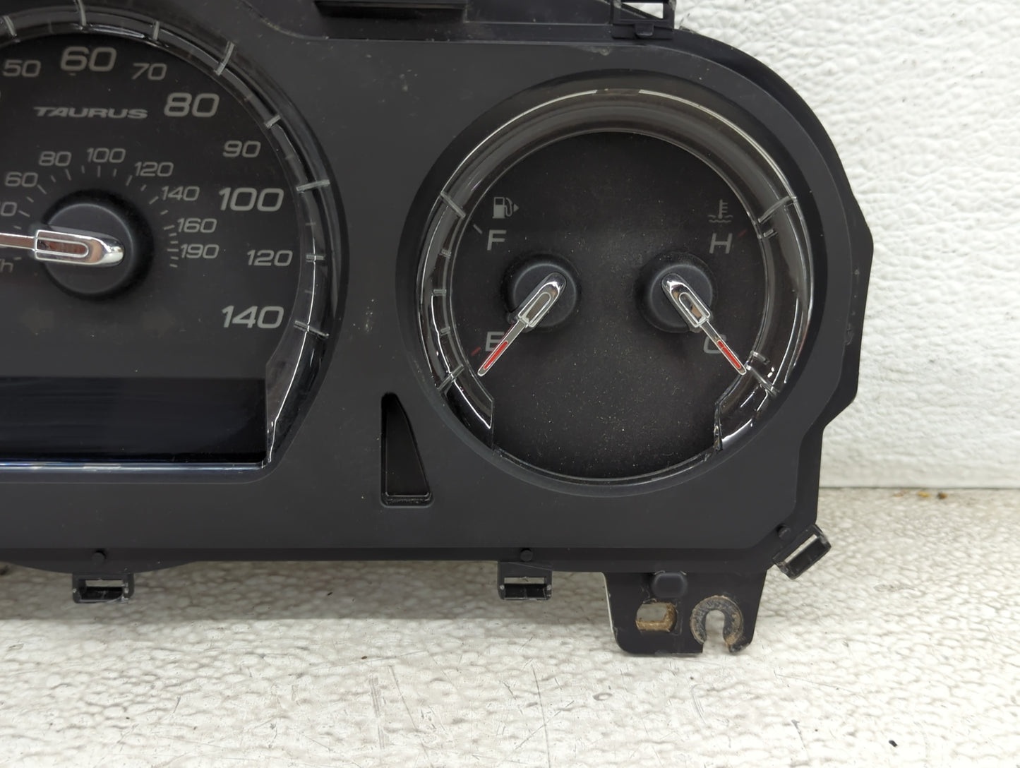 2011-2012 Ford Taurus Instrument Cluster Speedometer Gauges P/N:BG1T-10849-AF Miles: Fits Fits 2011 2012 OEM Used Auto Parts