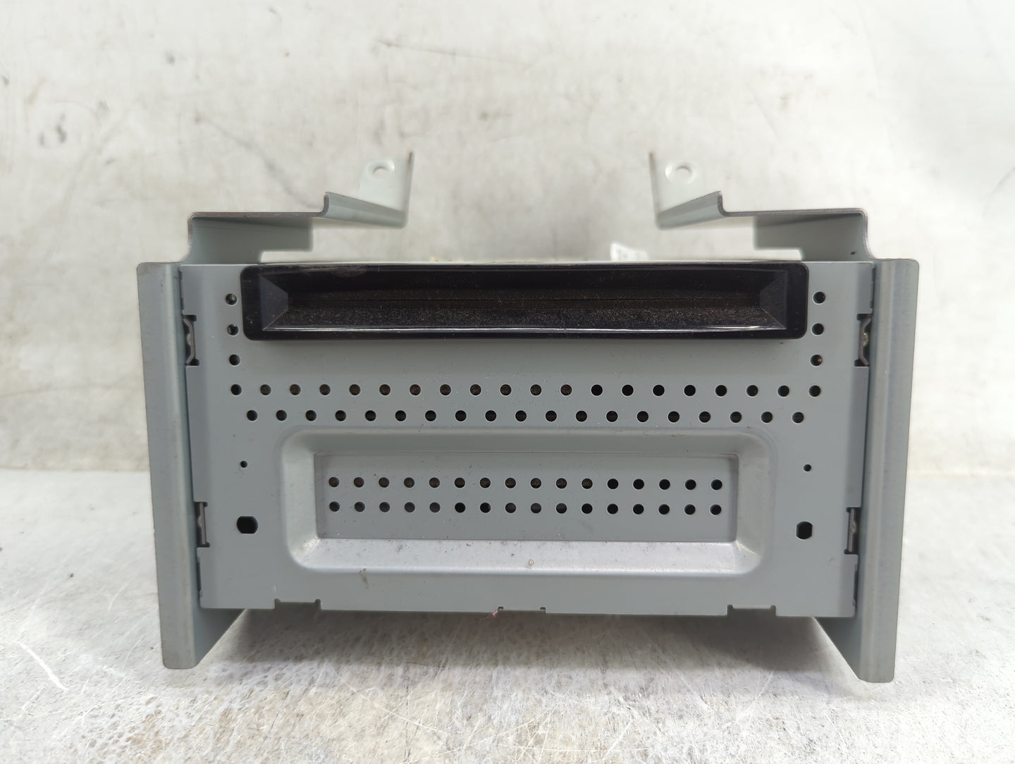 2011 Ford Taurus Radio AM FM Cd Player Receiver Replacement P/N:UQW1317 Fits OEM Used Auto Parts - Oemusedautoparts1.com