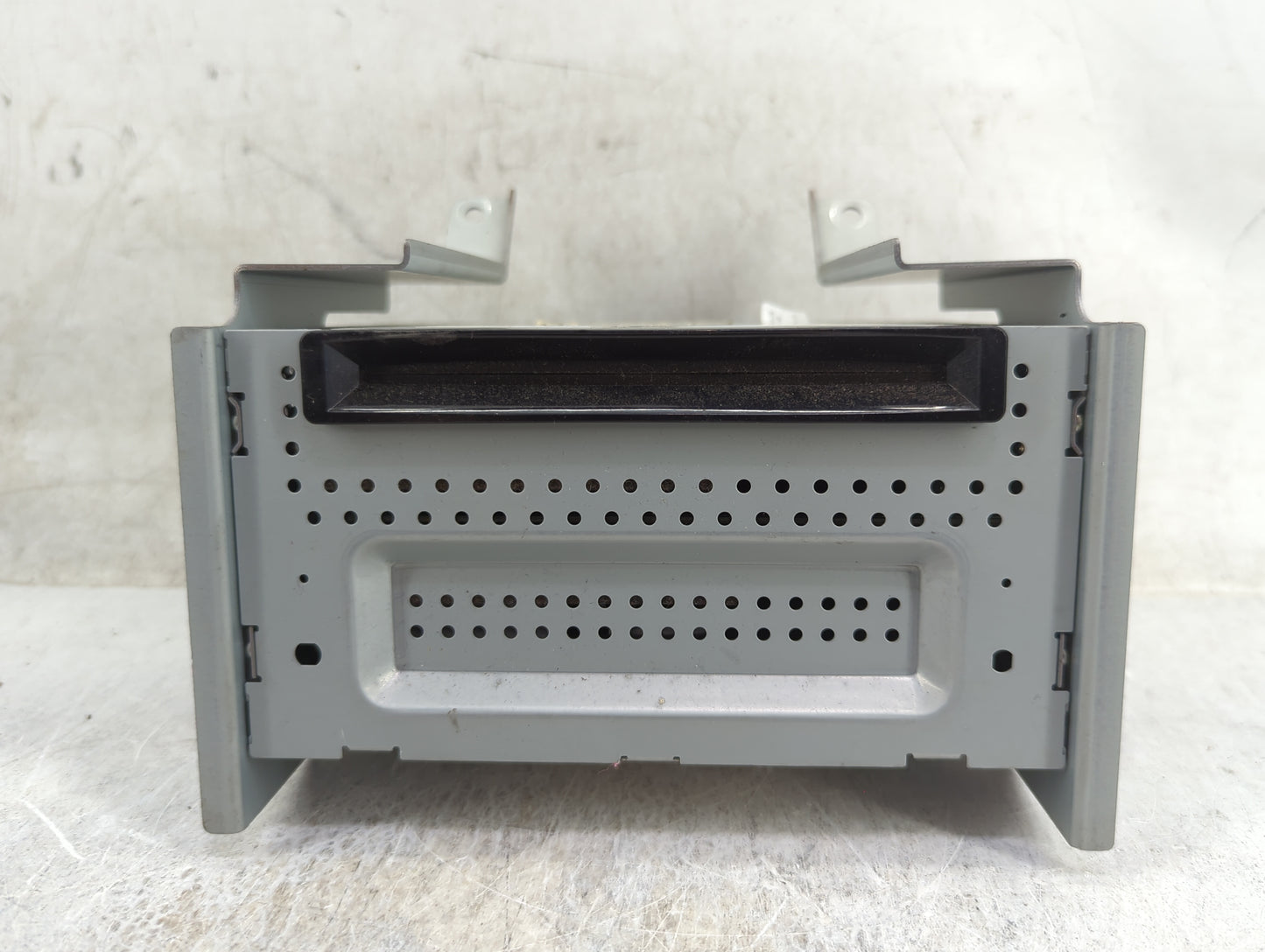 2011 Ford Taurus Radio AM FM Cd Player Receiver Replacement P/N:UQW1317 Fits OEM Used Auto Parts - Oemusedautoparts1.com