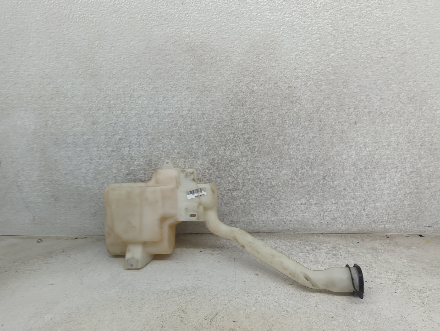 2008-2013 Ford Taurus Windshield Washer Fluid Reservoir Bottle Oem 1473741 - Oemusedautoparts1.com