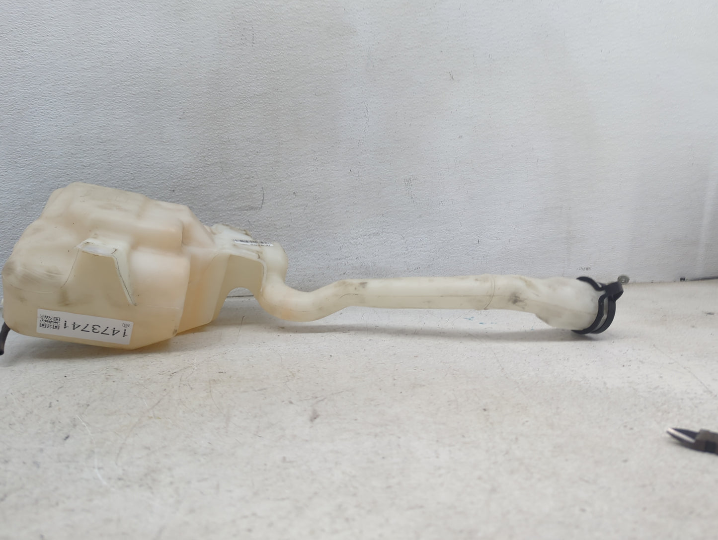 2008-2013 Ford Taurus Windshield Washer Fluid Reservoir Bottle Oem 1473741 - Oemusedautoparts1.com