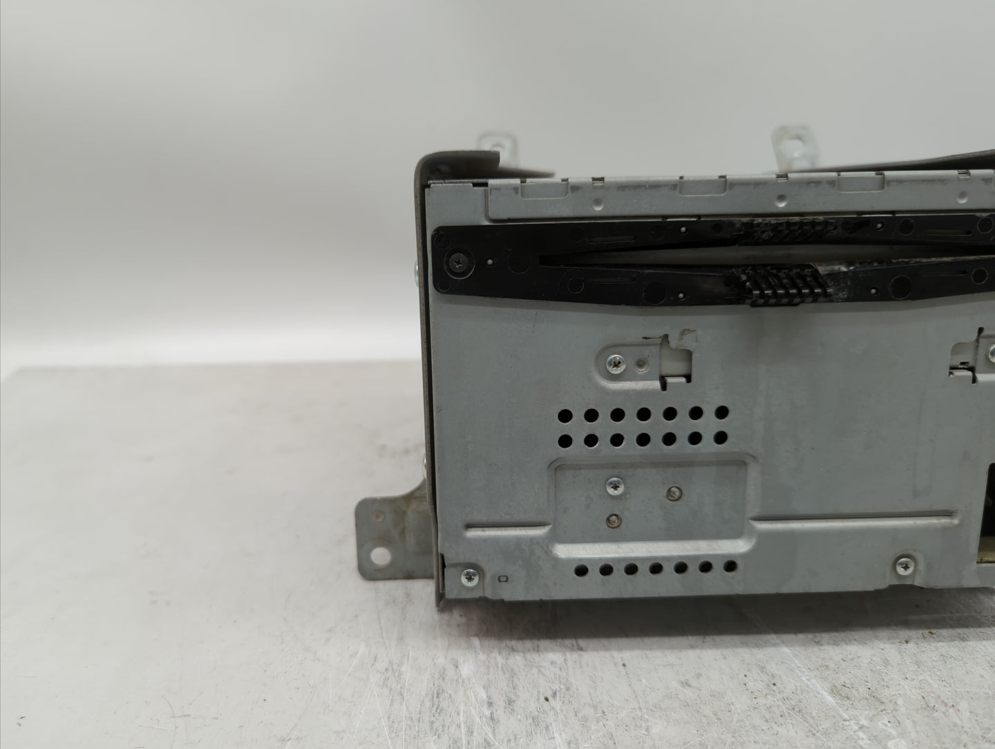 2011-2012 Ford Taurus Am Fm Cd Player Radio Receiver - Oemusedautoparts1.com