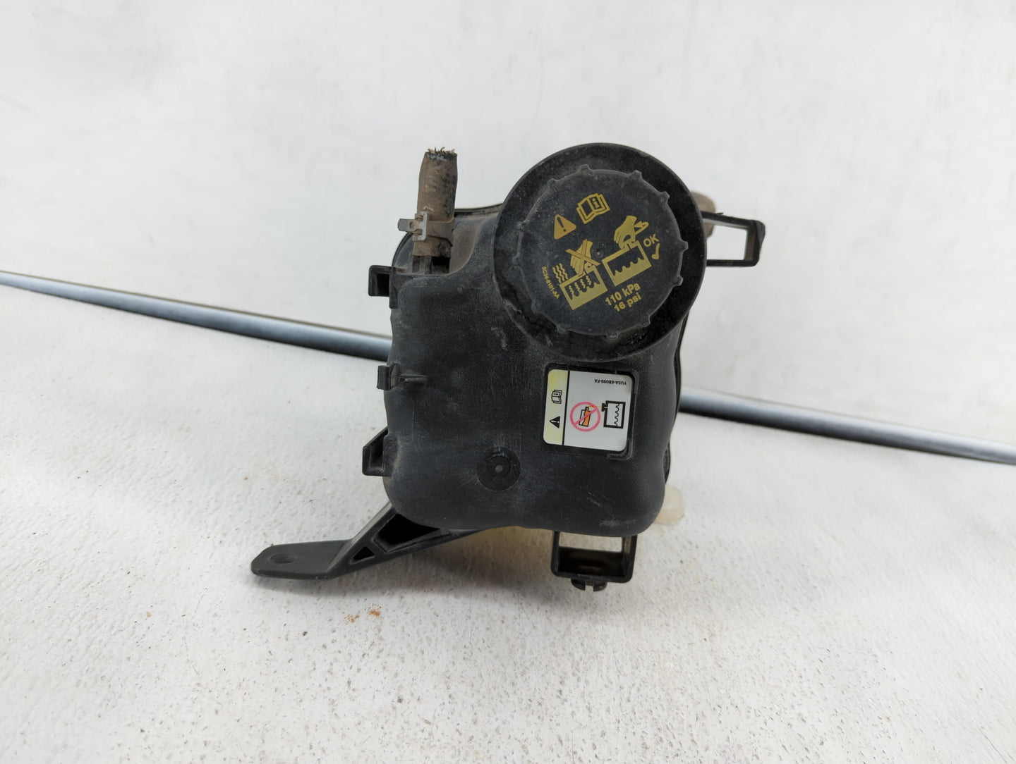 2008-2011 Ford Taurus Radiator Coolant Overflow Expansion Tank Bottle - Oemusedautoparts1.com