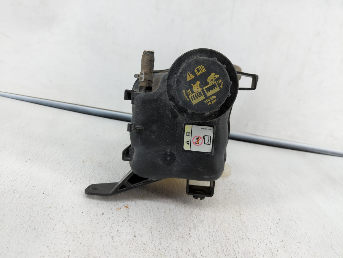 2008-2011 Ford Taurus Radiator Coolant Overflow Expansion Tank Bottle - Oemusedautoparts1.com