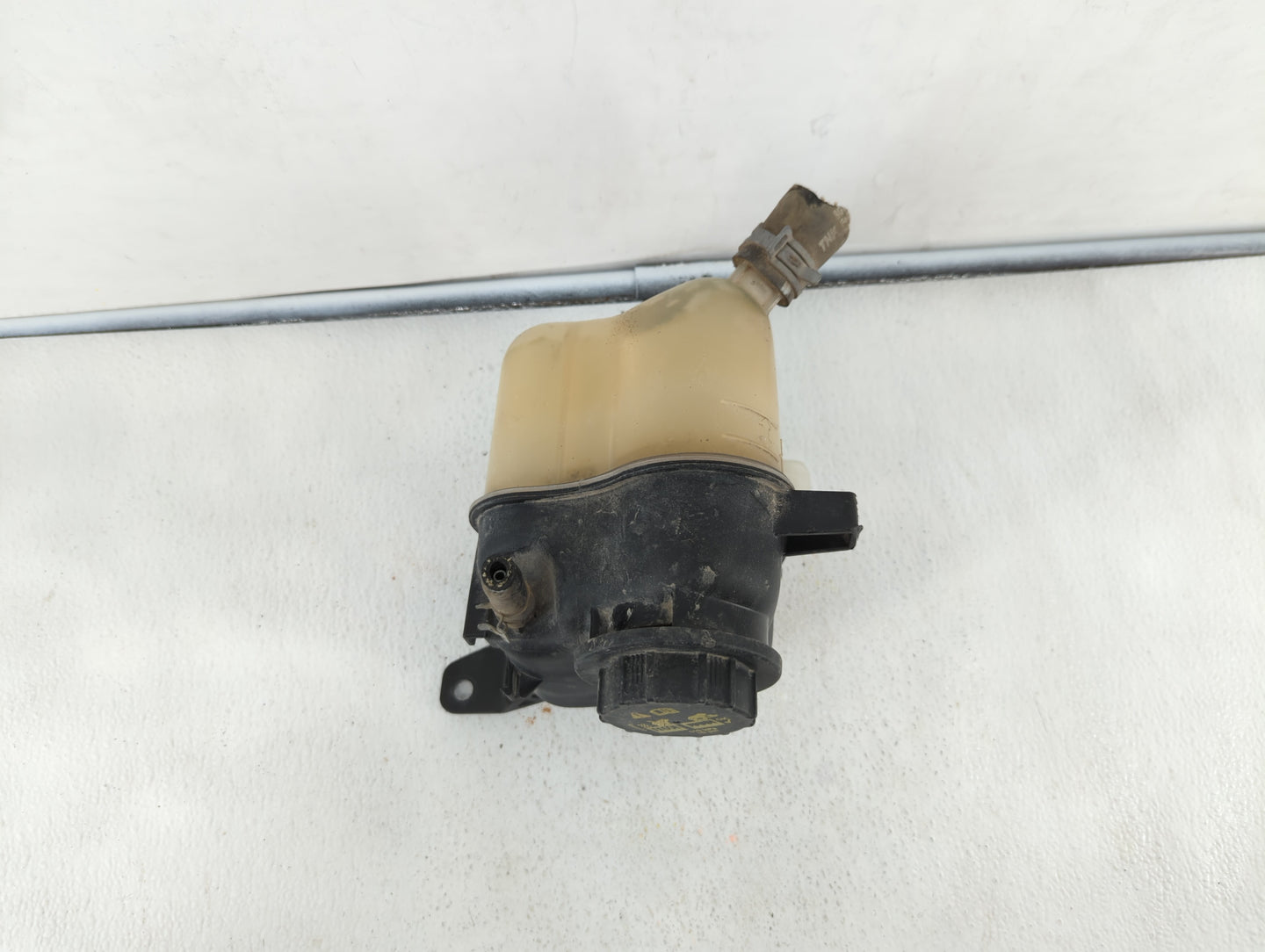 2008-2011 Ford Taurus Radiator Coolant Overflow Expansion Tank Bottle - Oemusedautoparts1.com