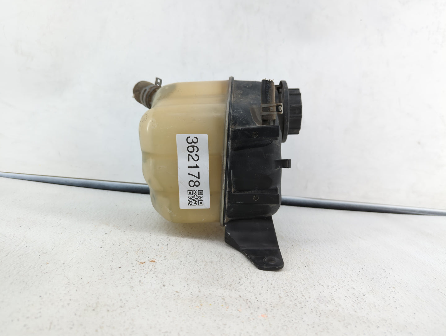 2008-2011 Ford Taurus Radiator Coolant Overflow Expansion Tank Bottle - Oemusedautoparts1.com