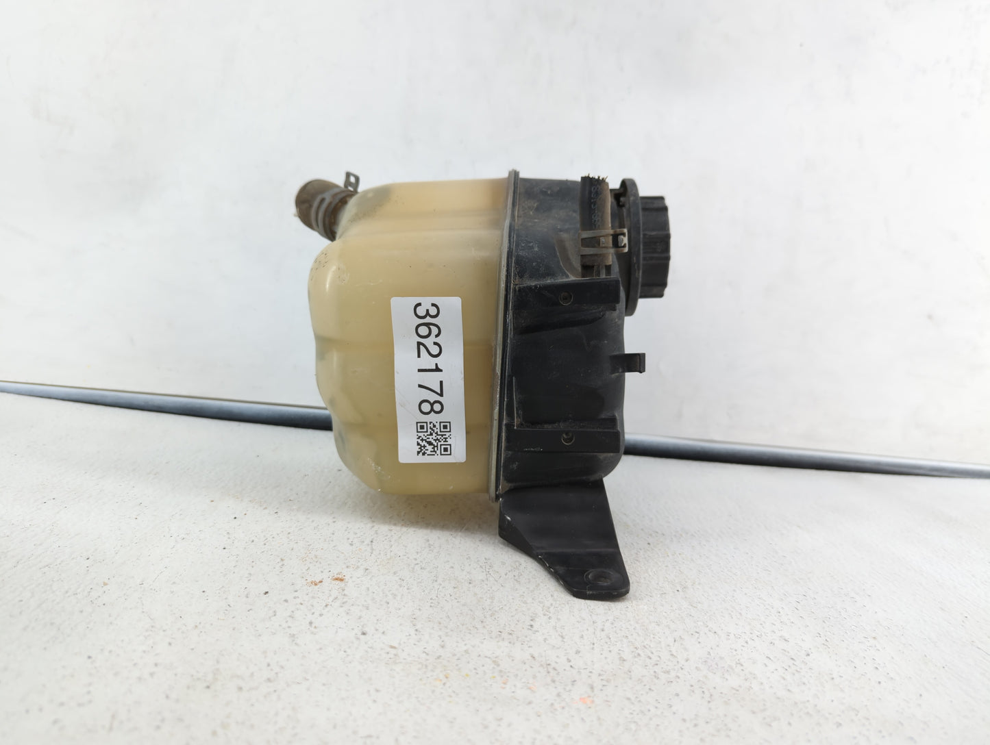 2008-2011 Ford Taurus Radiator Coolant Overflow Expansion Tank Bottle - Oemusedautoparts1.com
