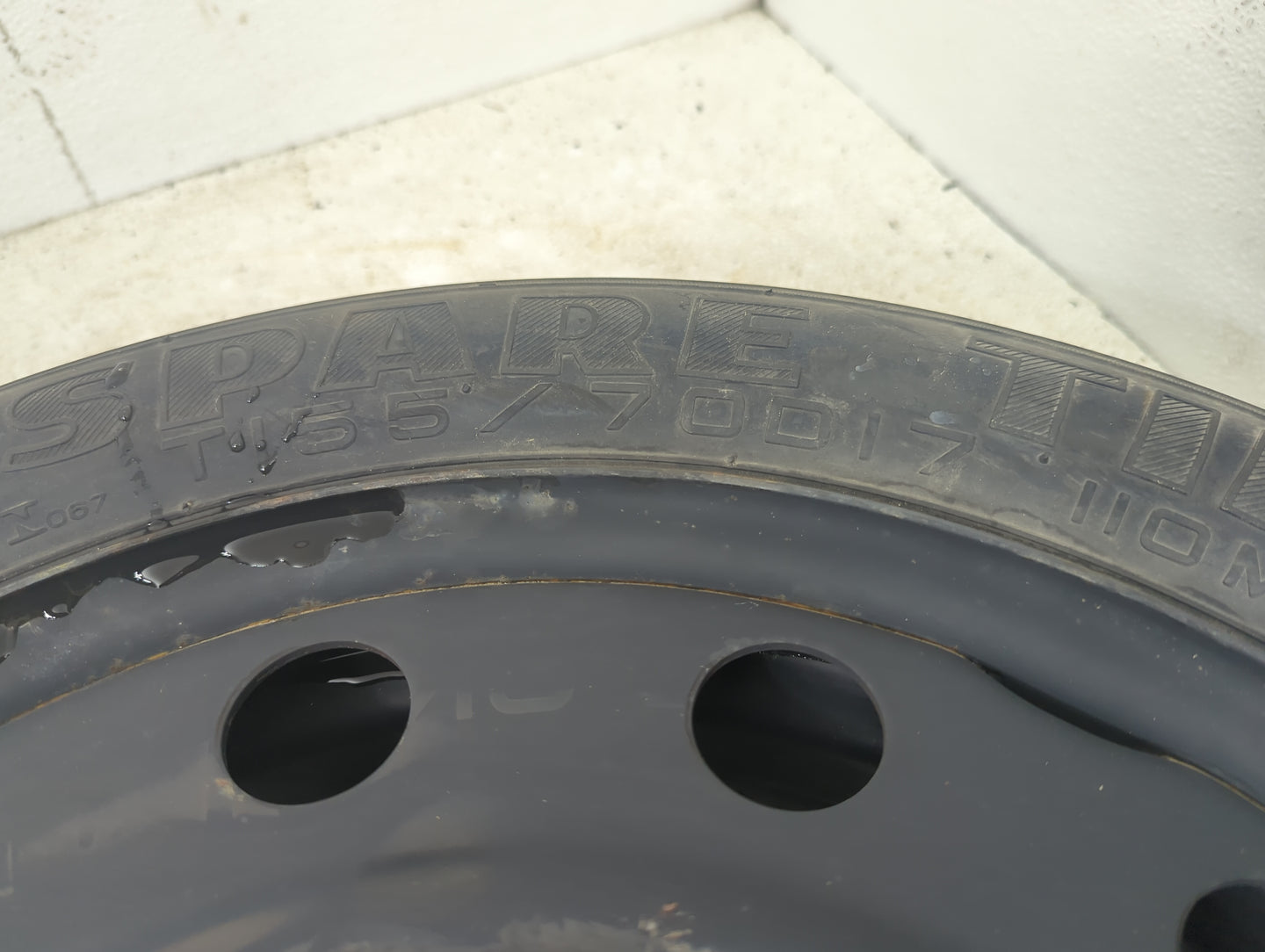 2008-2019 Ford Taurus Spare Donut Tire Wheel Rim Oem 5034584 - Oemusedautoparts1.com