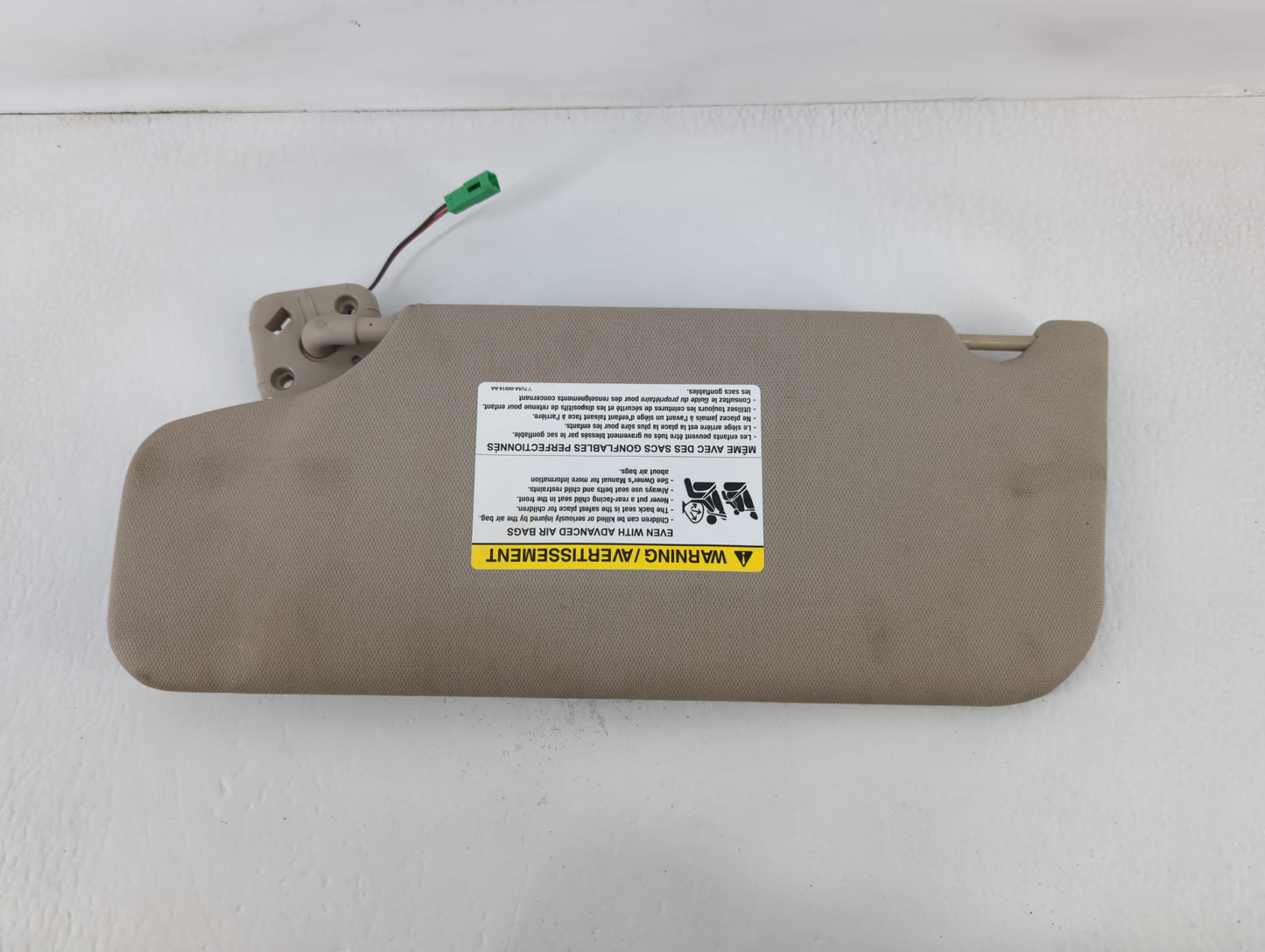 2010-2011 Ford Taurus Sun Visor Shade Replacement Passenger Right Mirror Fits Fits 2010 2011 OEM Used Auto Parts - Oemusedau