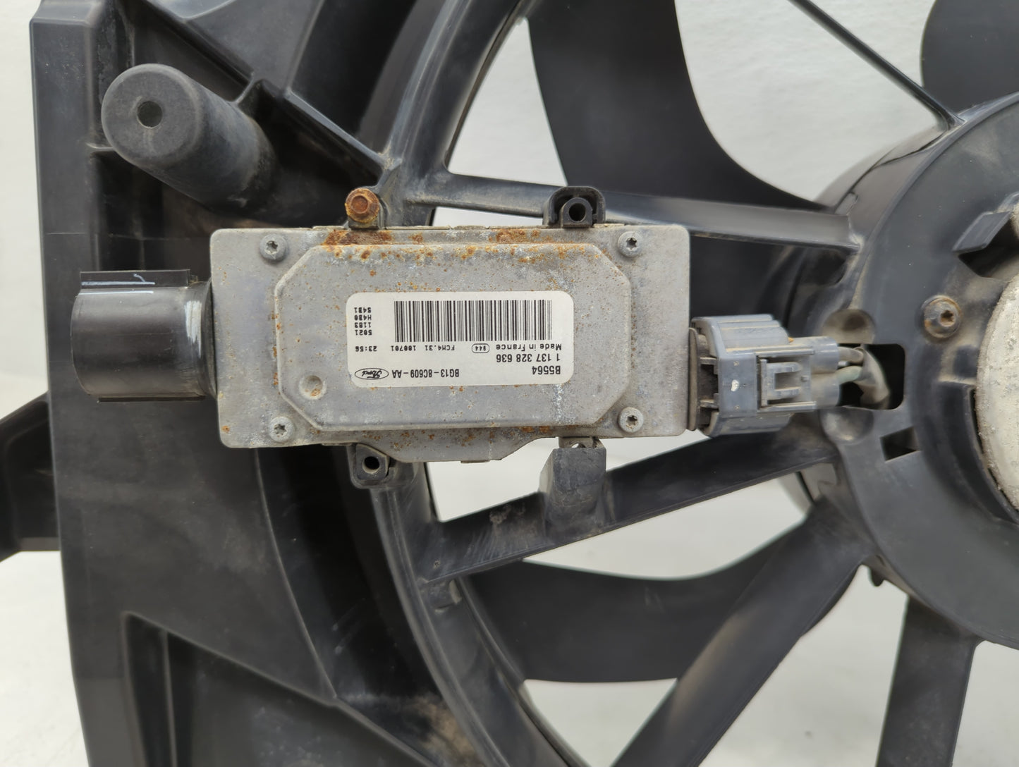 2011 Ford Taurus Electric Radiator Cooling Fan Motor Assembly - Oemusedautoparts1.com