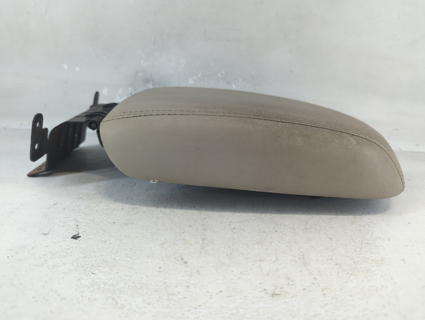 2011 Ford Taurus Center Console Armrest Cover Lid Fits OEM Used Auto Parts - Oemusedautoparts1.com