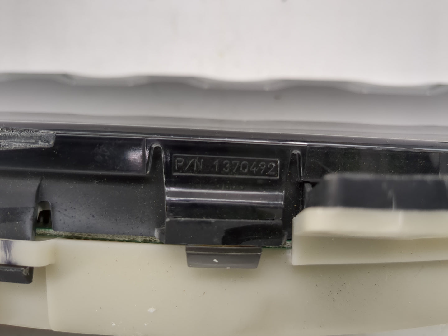 2011-2012 Gmc Acadia Instrument Cluster Speedometer Gauges P/N:1370492 Fits Fits 2011 2012 OEM Used Auto Parts - Oemusedauto