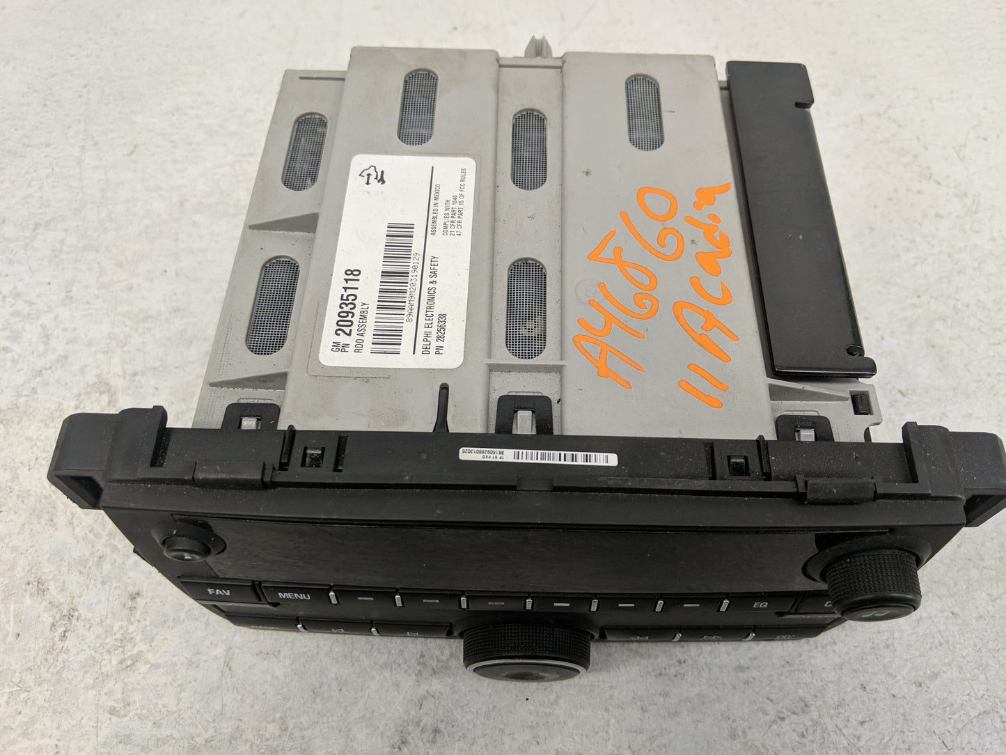 2009-2011 Gmc Acadia Radio AM FM Cd Player Receiver Replacement P/N:20935118 Fits Fits 2009 2010 2011 OEM Used Auto Parts - 