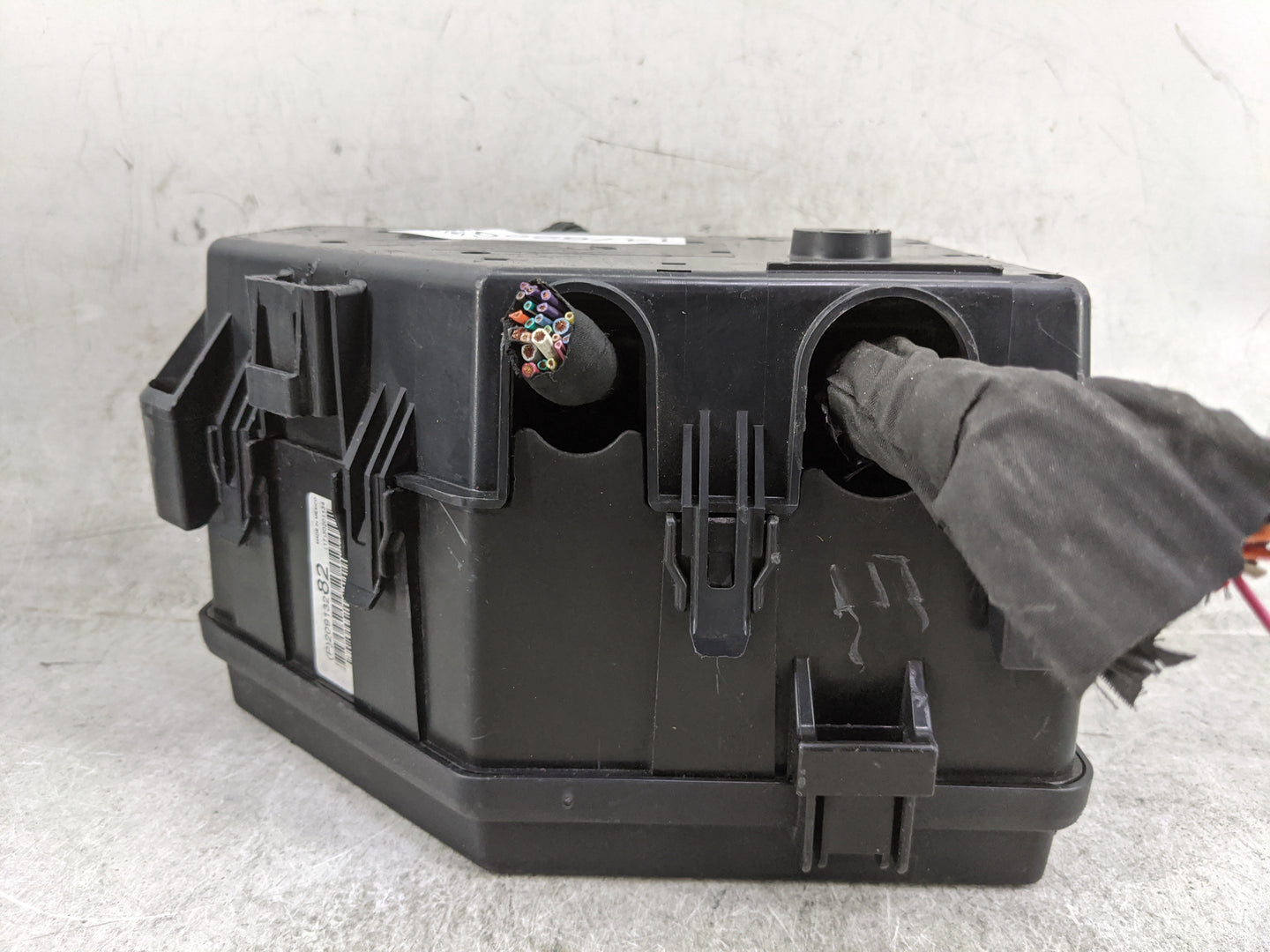 2011 Gmc Acadia Fusebox Fuse Box Panel Relay Module P/N:15927722 20913282 Fits OEM Used Auto Parts - Oemusedautoparts1.com