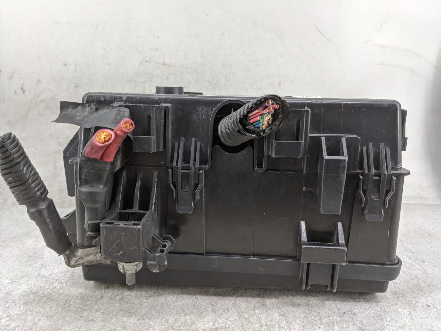 2011 Gmc Acadia Fusebox Fuse Box Panel Relay Module P/N:15927722 20913282 Fits OEM Used Auto Parts - Oemusedautoparts1.com