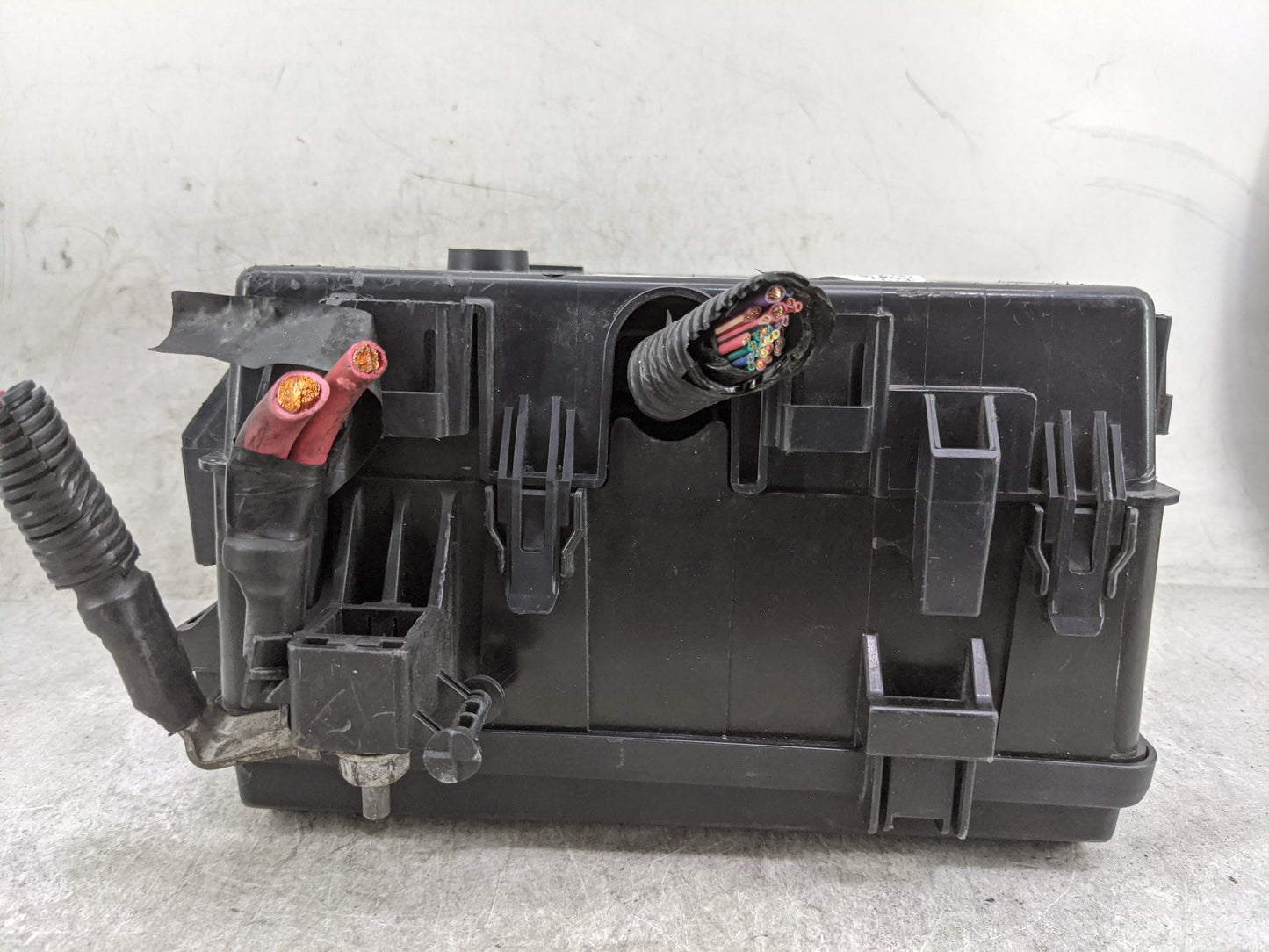 2011 Gmc Acadia Fusebox Fuse Box Panel Relay Module P/N:15927722 20913282 Fits OEM Used Auto Parts - Oemusedautoparts1.com