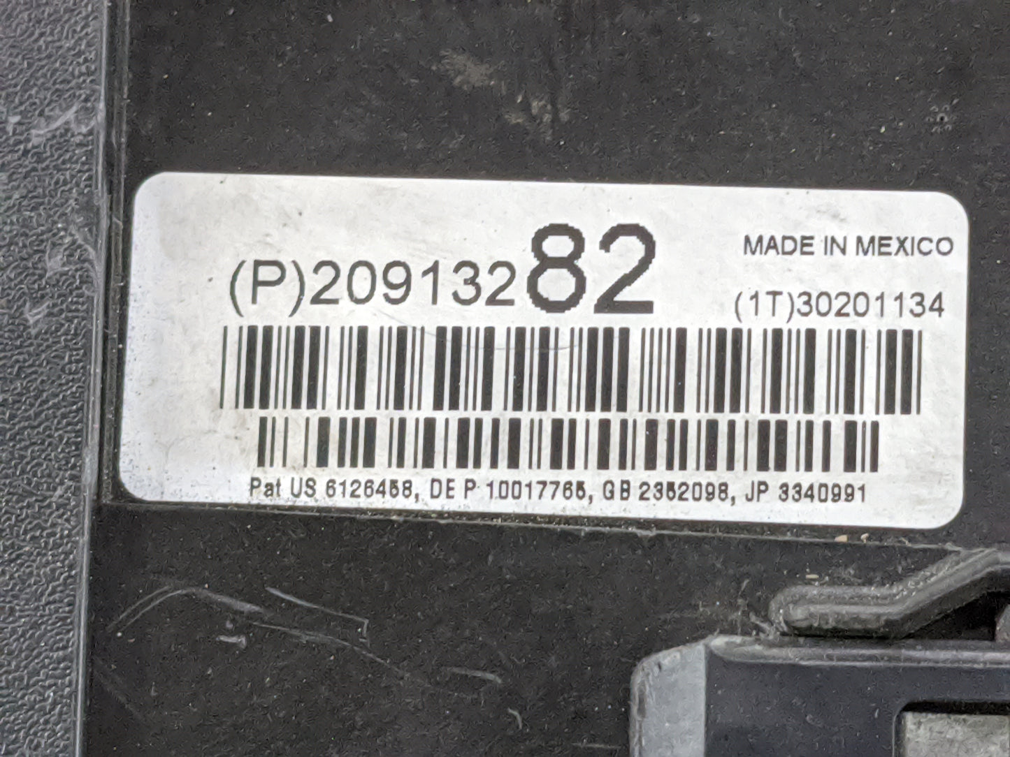 2011 Gmc Acadia Fusebox Fuse Box Panel Relay Module P/N:15927722 20913282 Fits OEM Used Auto Parts - Oemusedautoparts1.com