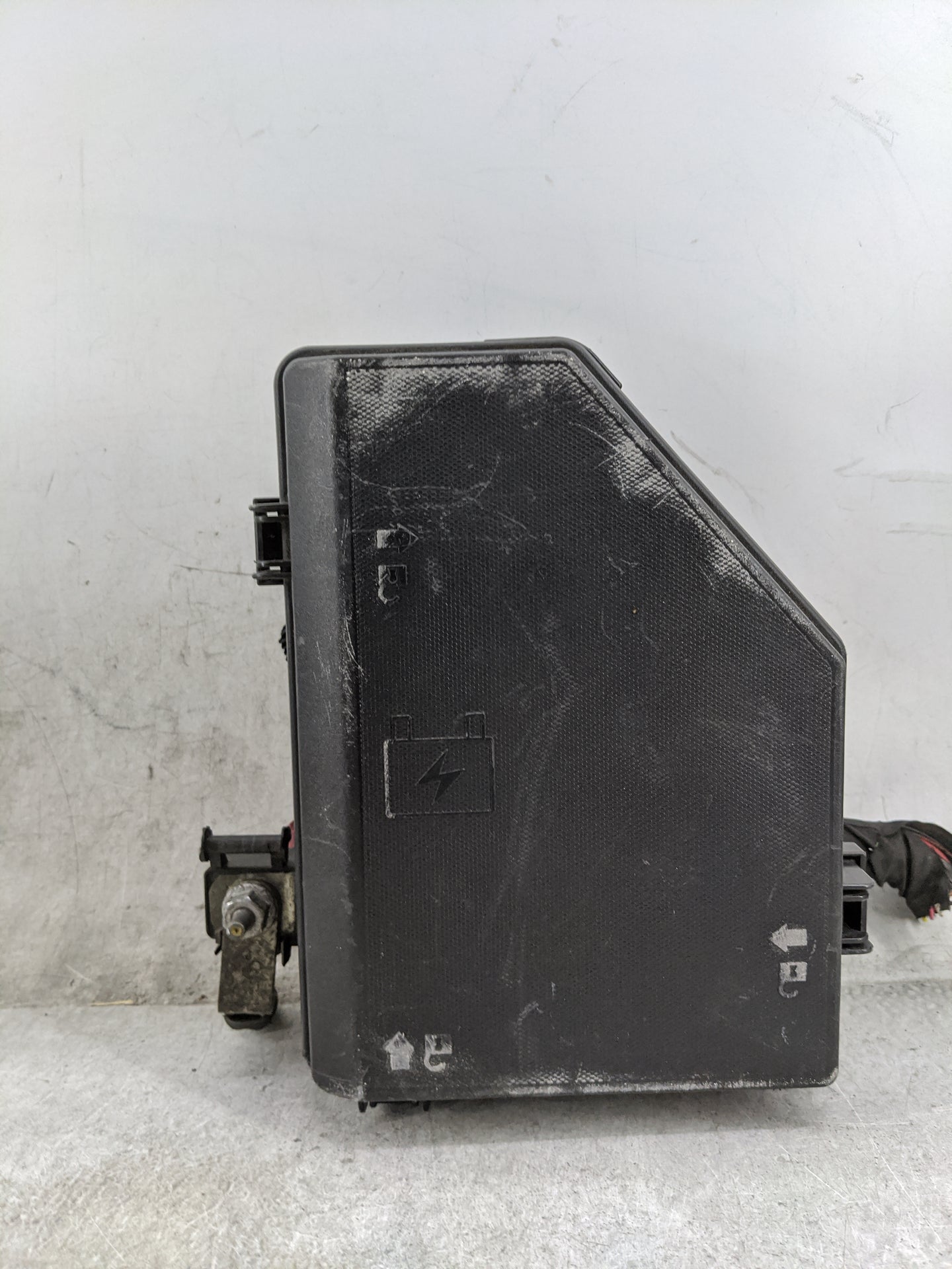 2011 Gmc Acadia Fusebox Fuse Box Panel Relay Module P/N:15927722 20913282 Fits OEM Used Auto Parts - Oemusedautoparts1.com