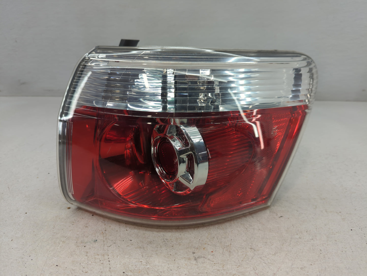 2007-2012 Gmc Acadia Rear Center Lid Brake Light Tail Light Fits Fits 2007 2008 2009 2010 2011 2012 OEM Used Auto Parts - Oe