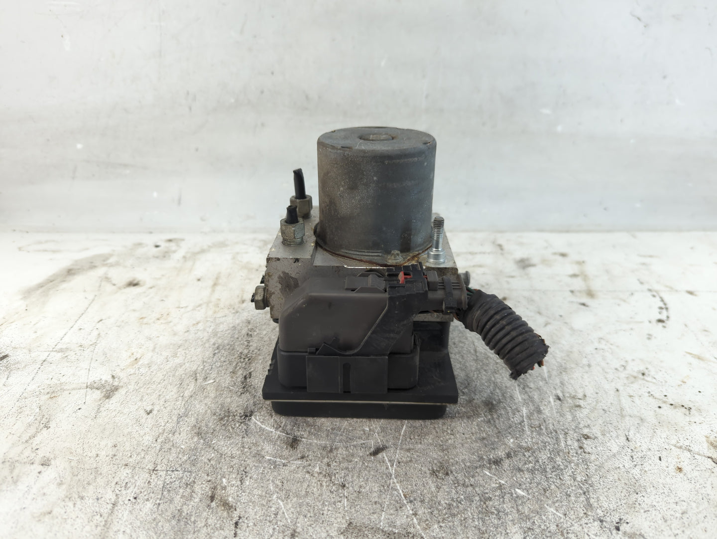 2008-2011 Gmc Acadia ABS Pump Control Module Replacement P/N:25840314 Fits Fits 2008 2009 2010 2011 OEM Used Auto Parts - Oe