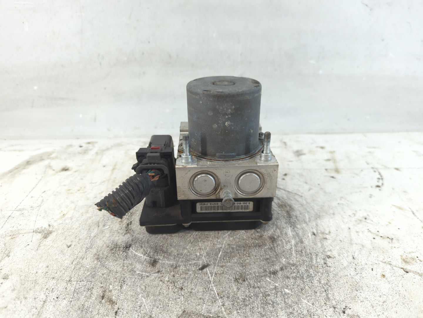 2008-2011 Gmc Acadia ABS Pump Control Module Replacement P/N:25840314 Fits Fits 2008 2009 2010 2011 OEM Used Auto Parts - Oe