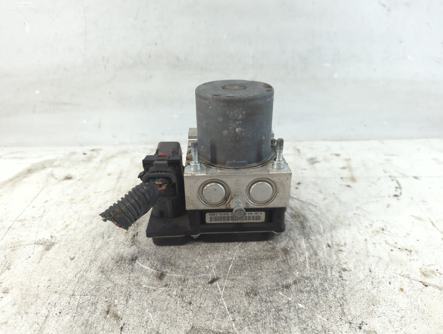 2008-2011 Gmc Acadia ABS Pump Control Module Replacement P/N:25840314 Fits Fits 2008 2009 2010 2011 OEM Used Auto Parts - Oe