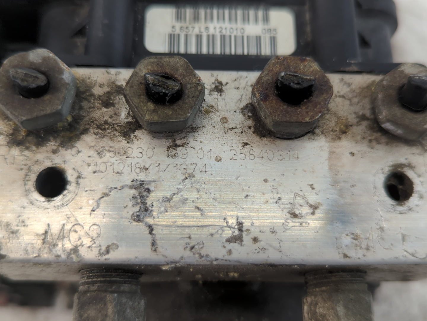 2008-2011 Gmc Acadia ABS Pump Control Module Replacement P/N:25840314 Fits Fits 2008 2009 2010 2011 OEM Used Auto Parts - Oe