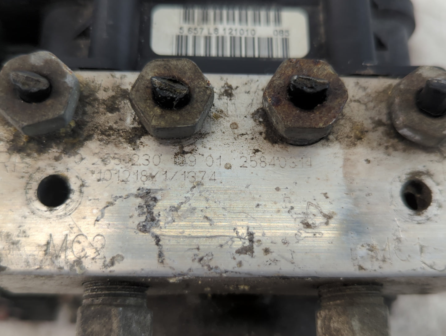 2008-2011 Gmc Acadia ABS Pump Control Module Replacement P/N:25840314 Fits Fits 2008 2009 2010 2011 OEM Used Auto Parts - Oe