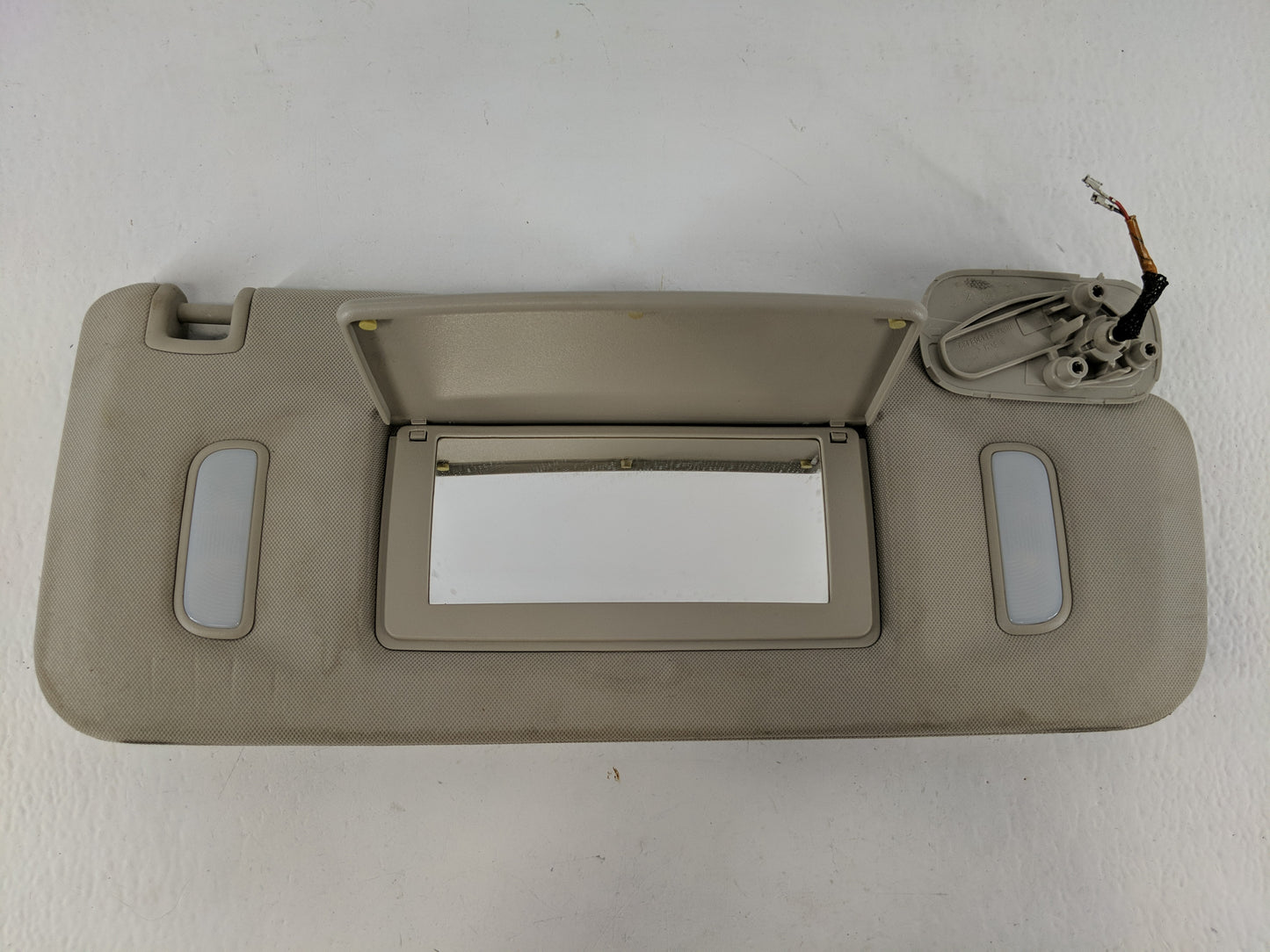 2007-2013 Gmc Sierra 1500 Sun Visor Shade Replacement Passenger Right Mirror Fits Fits 2007 2008 2009 2010 2011 2012 2013 20