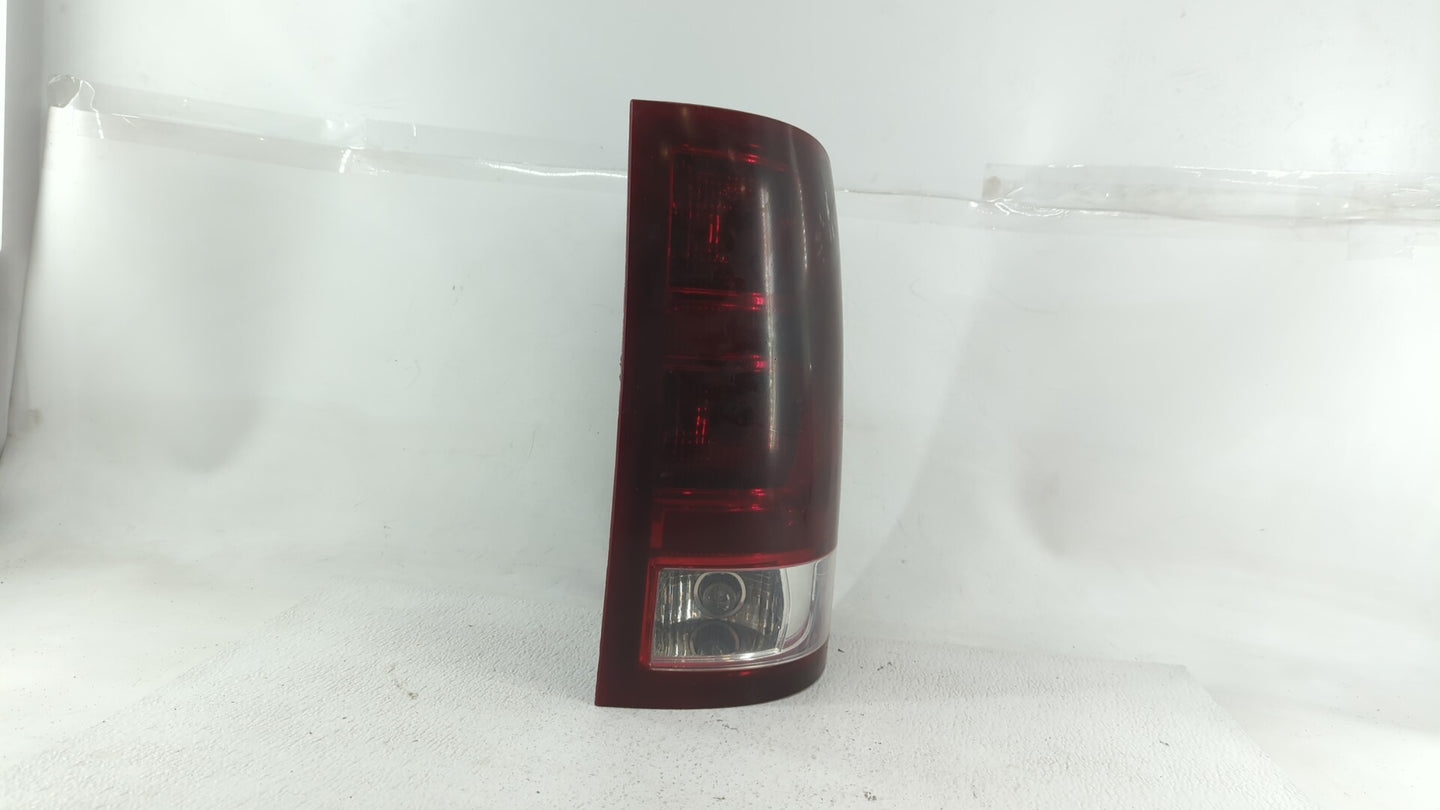 2004-2005 Gmc Sierra 1500 Tail Light Assembly Driver Left OEM P/N:320130A1 Fits Fits 2004 2005 OEM Used Auto Parts - Oemused