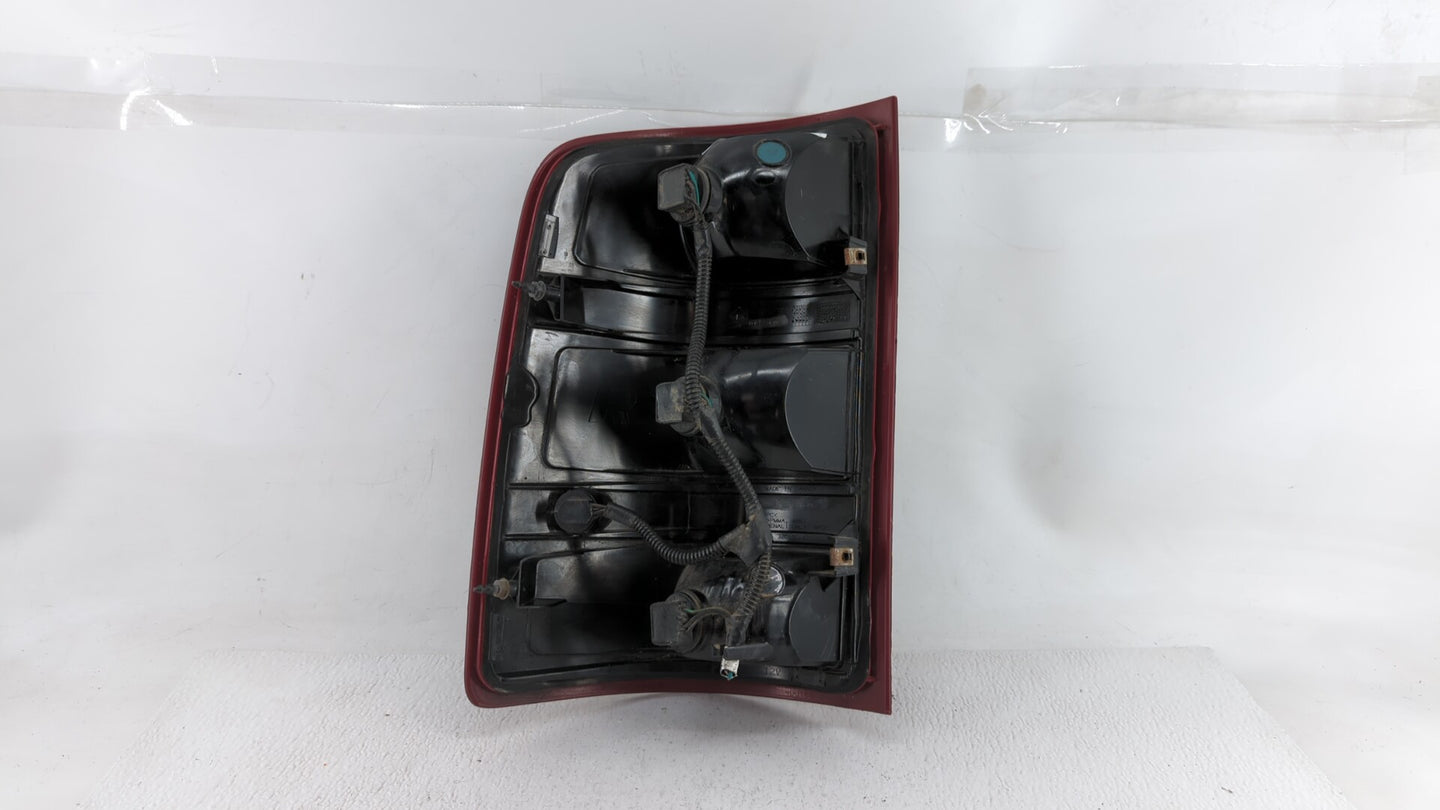 2004-2005 Gmc Sierra 1500 Tail Light Assembly Driver Left OEM P/N:320130A1 Fits Fits 2004 2005 OEM Used Auto Parts - Oemused