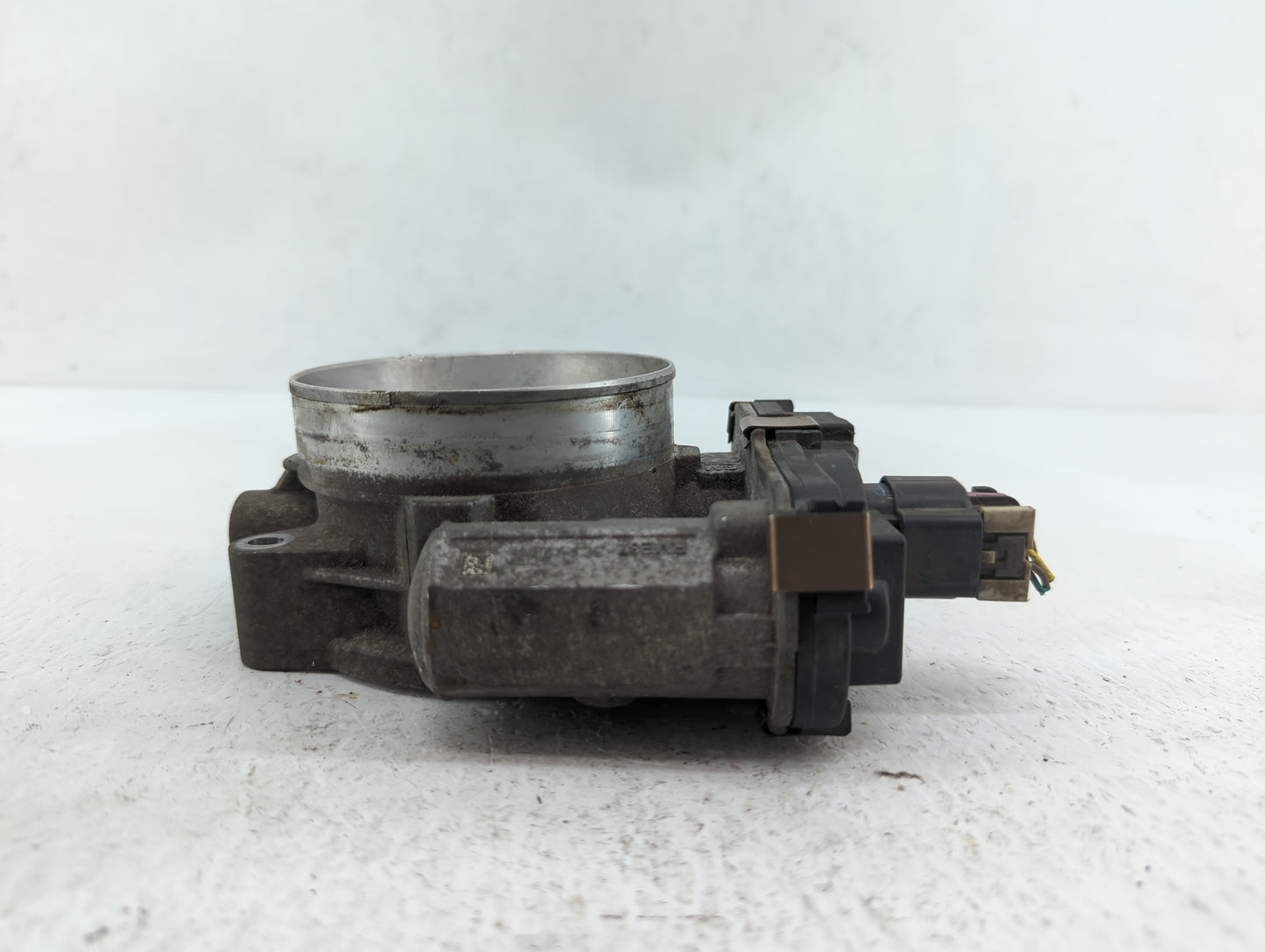 2009-2013 Gmc Sierra 1500 Throttle Body P/N:RME87-3C9992 Fits Fits 2009 2010 2011 2012 2013 2014 2015 OEM Used Auto Parts - 