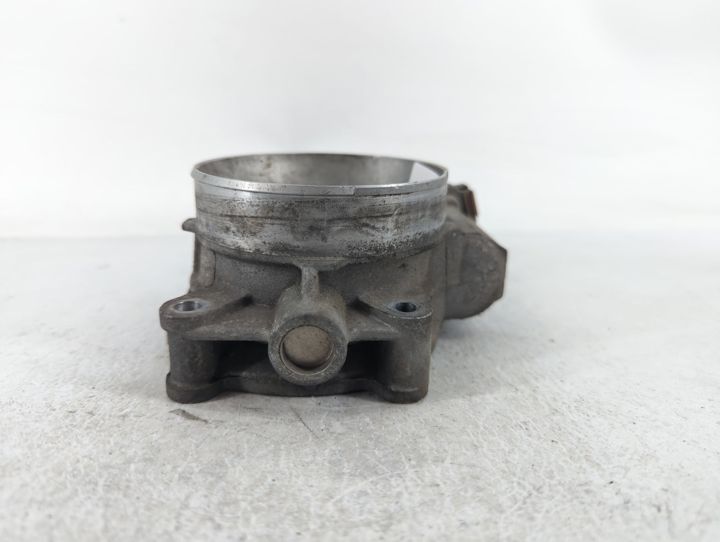 2009-2013 Gmc Sierra 1500 Throttle Body P/N:RME873C9992 Fits Fits 2009 2010 2011 2012 2013 2014 2015 OEM Used Auto Parts - O